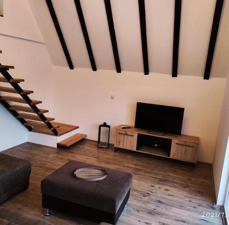 One-Bedroom House photo 1
