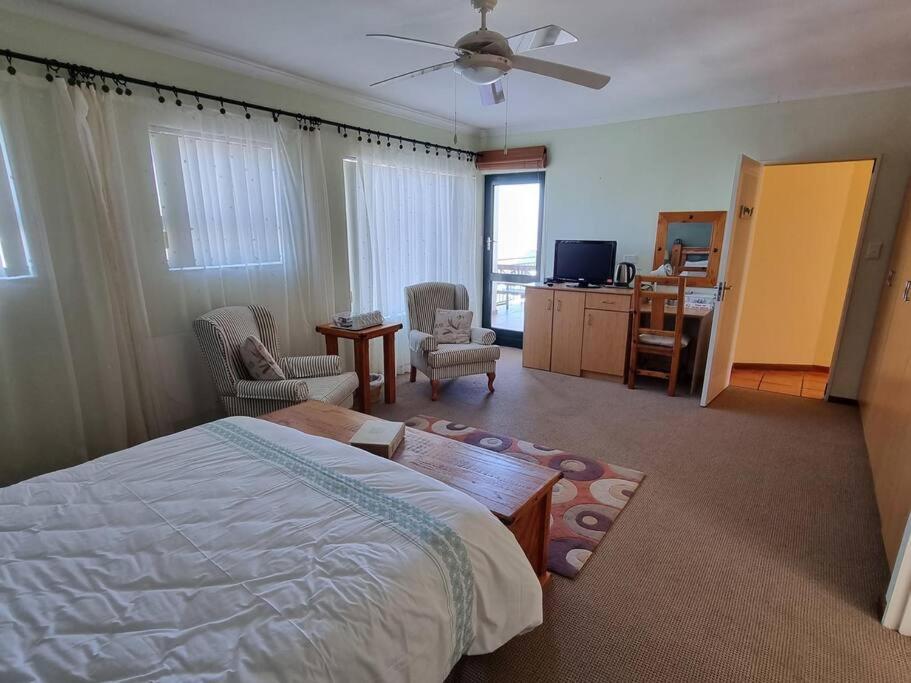 Four-Bedroom House photo 2