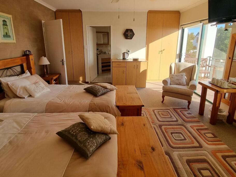 Four-Bedroom House photo 3