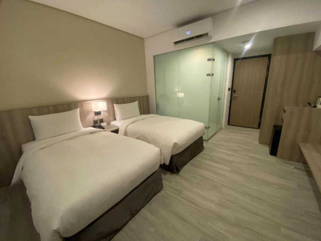 Standard Twin Room (No Window) - Photo 1