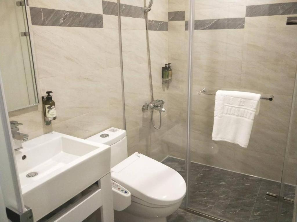Standard Twin Room (No Window) - Photo 3