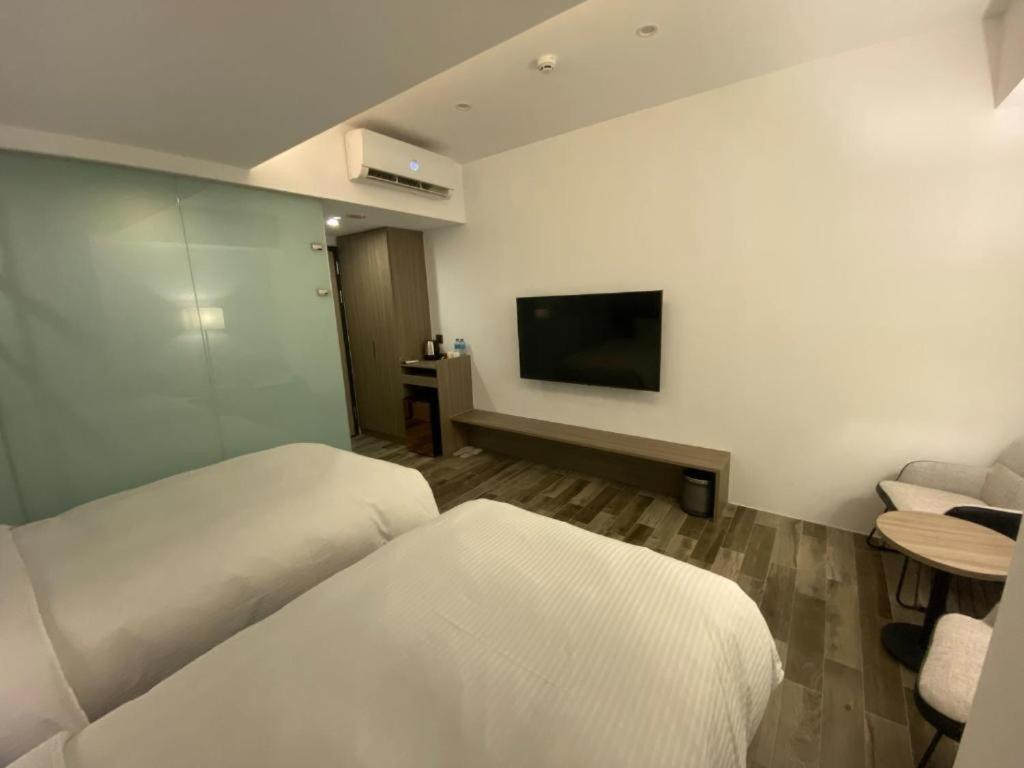 Superior Twin Room (No Window) - Photo 2