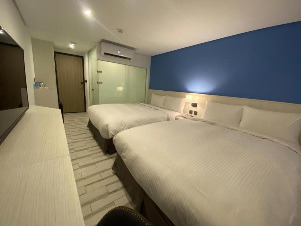 Standard Quadruple Room (No Window) - Photo 3