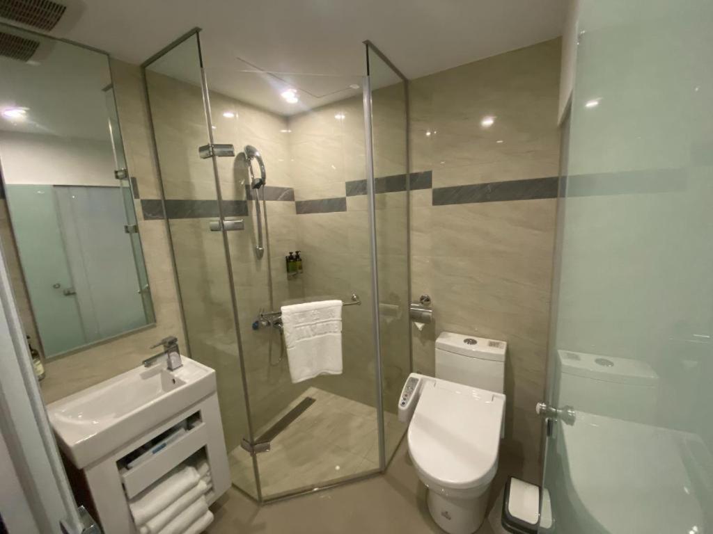 Standard Quadruple Room (No Window) - Photo 2