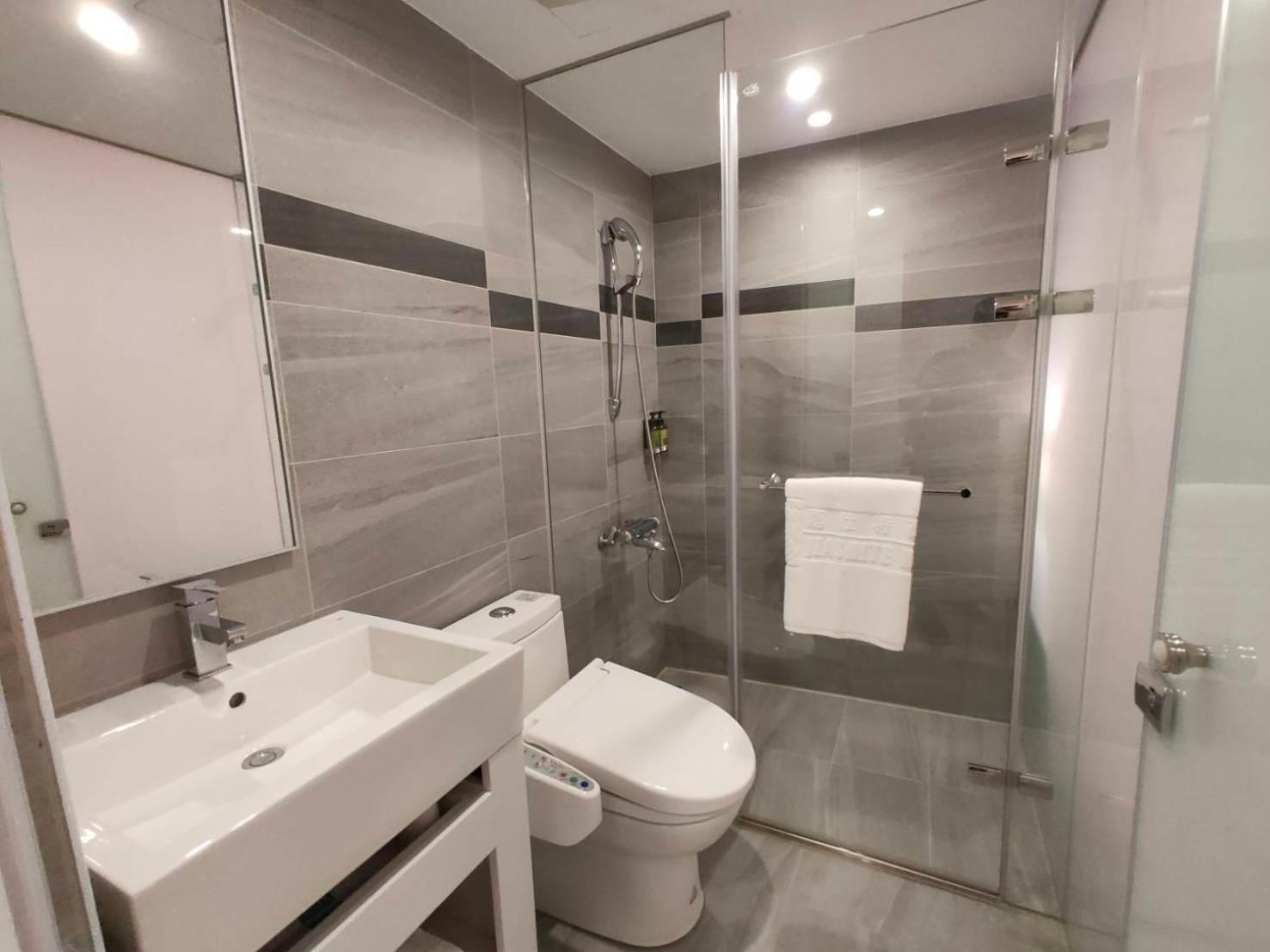Standard Double Room (No Window) - Photo 2