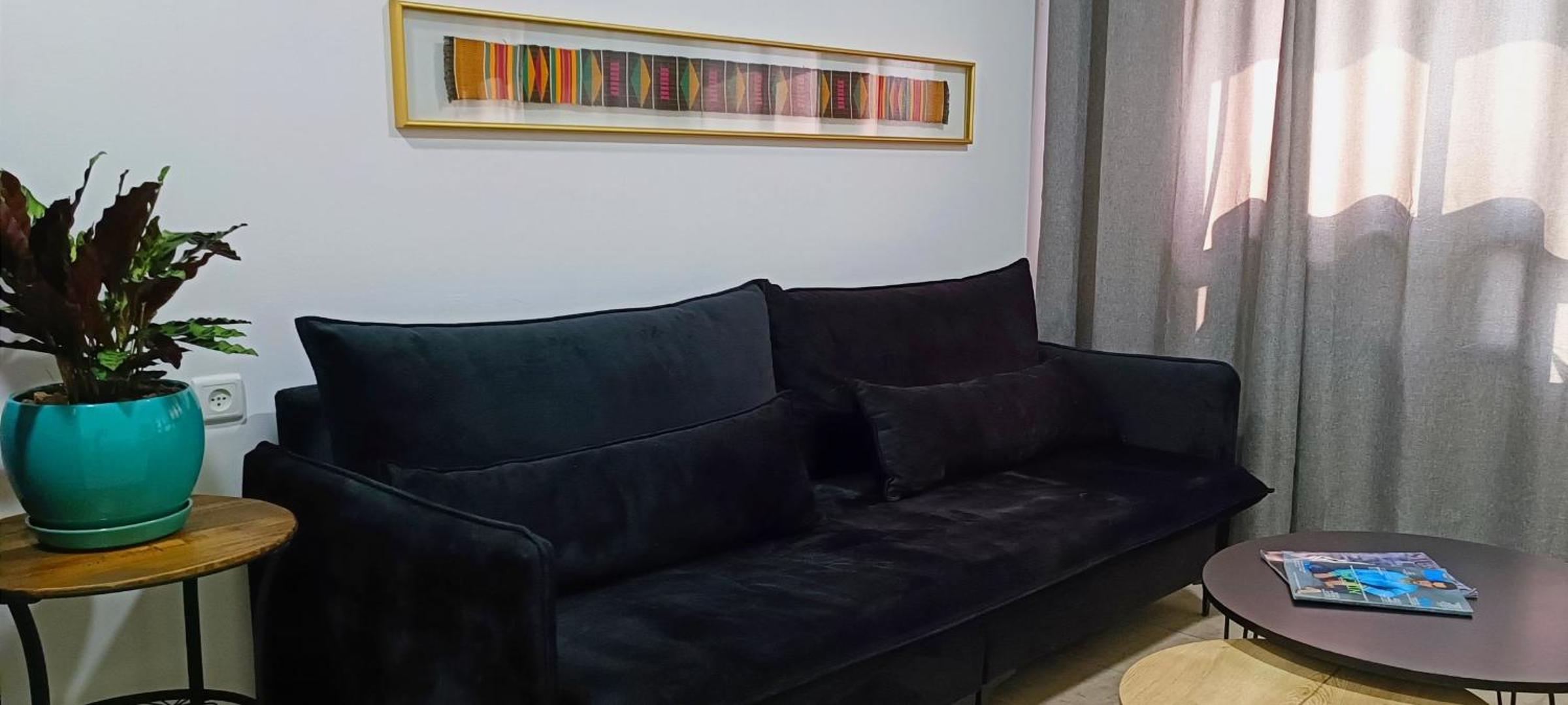 One-Bedroom Apartment - Photo 3
