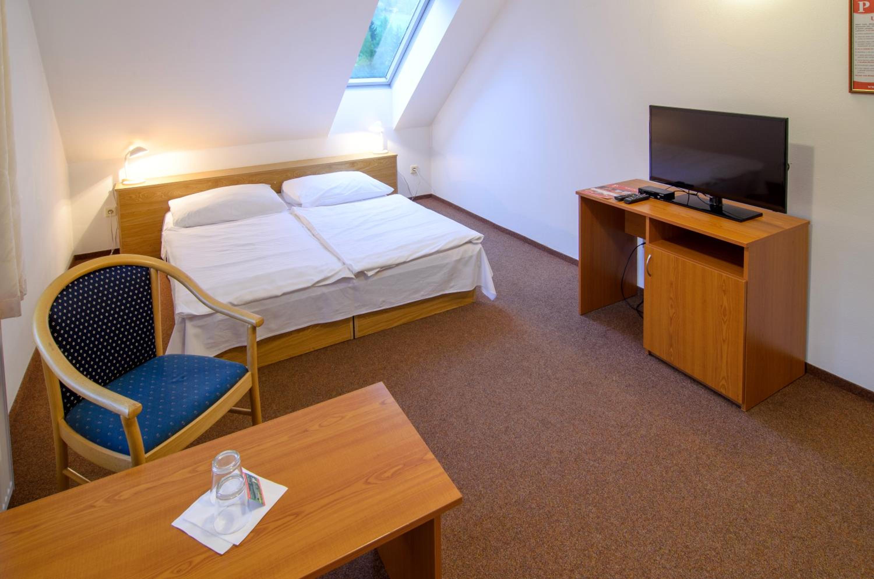 Double or Twin Room with Private Bathroom photo 1