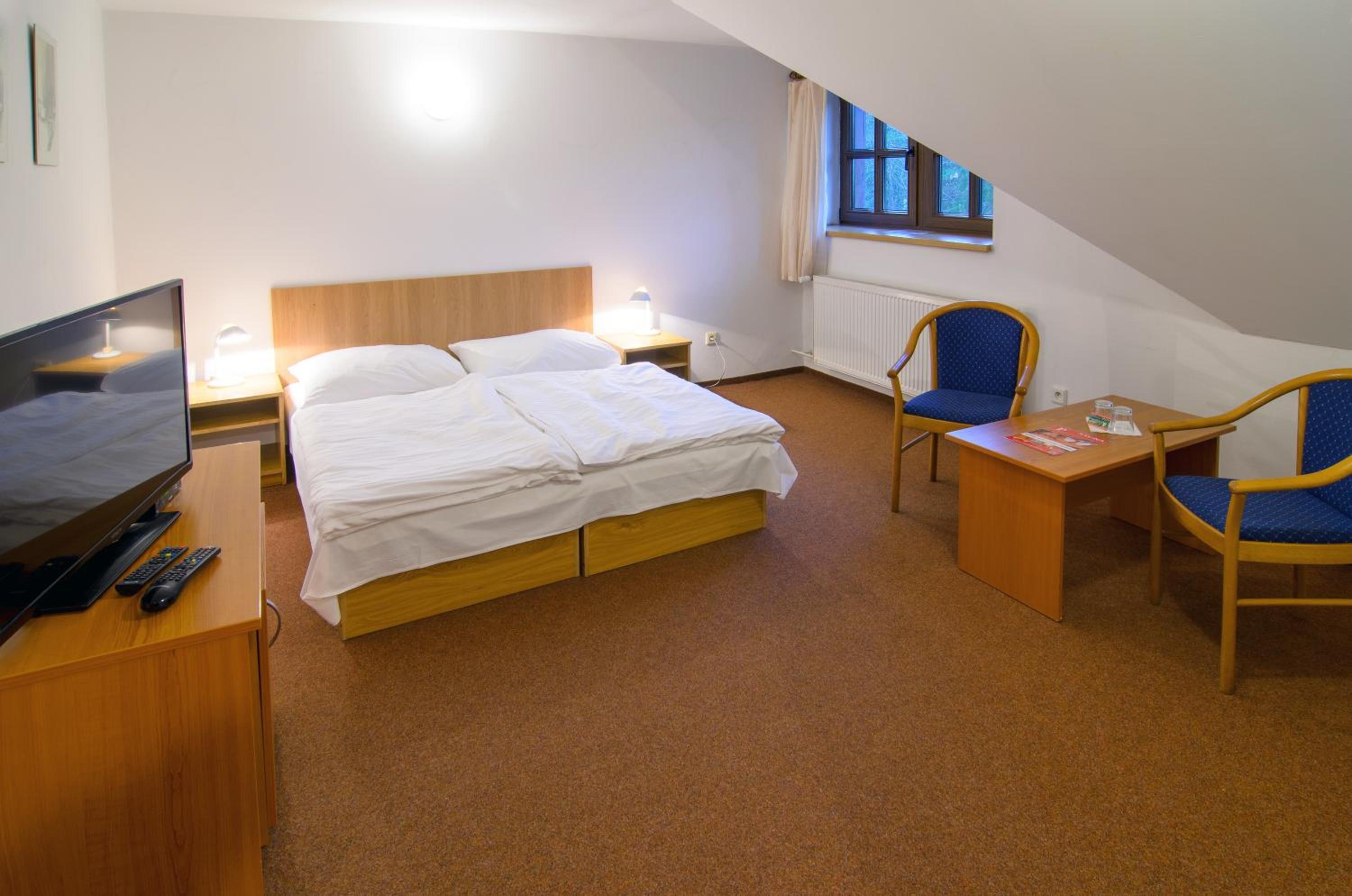Double or Twin Room with Private Bathroom photo 2