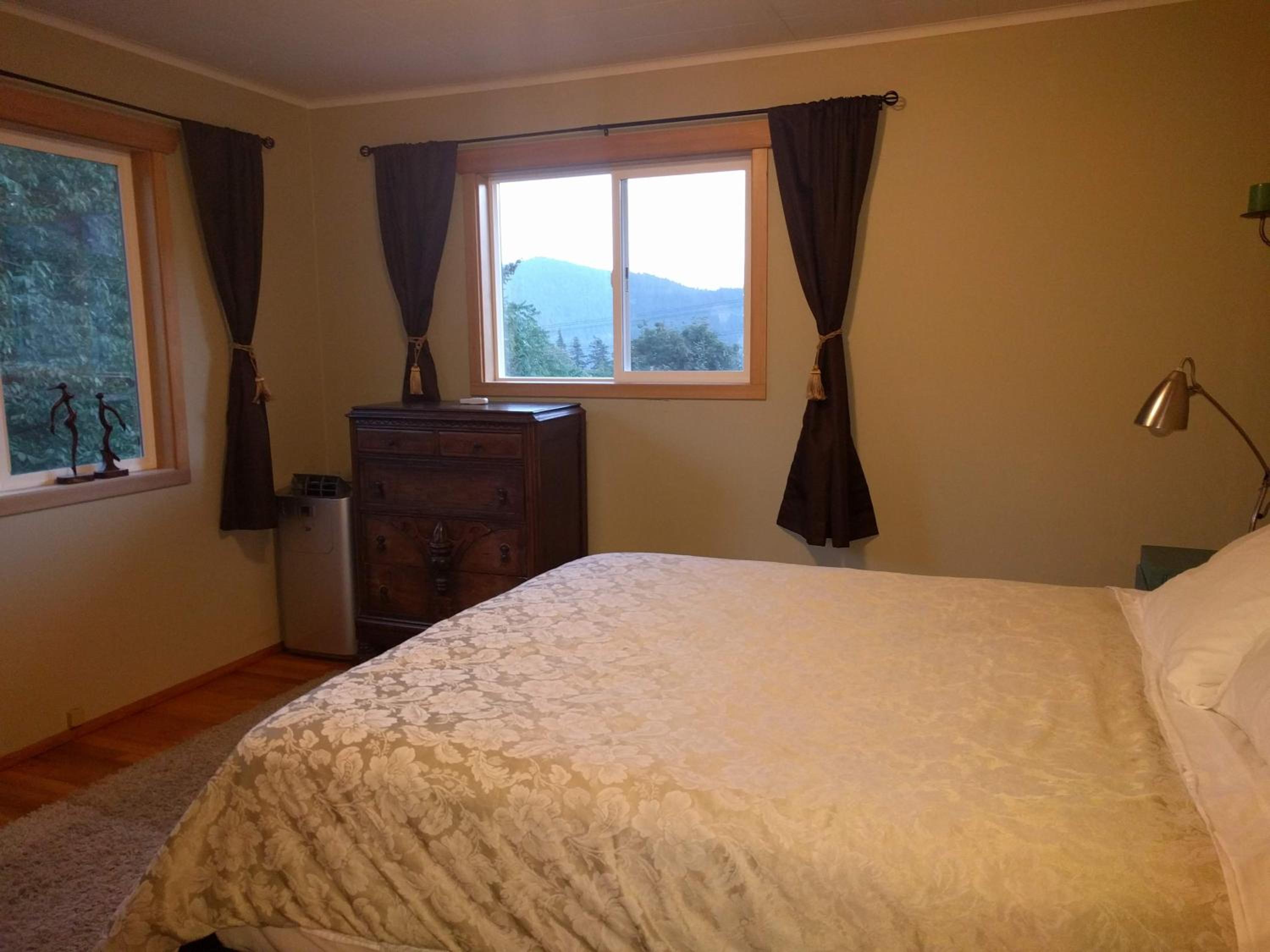 Three-Bedroom House photo 2
