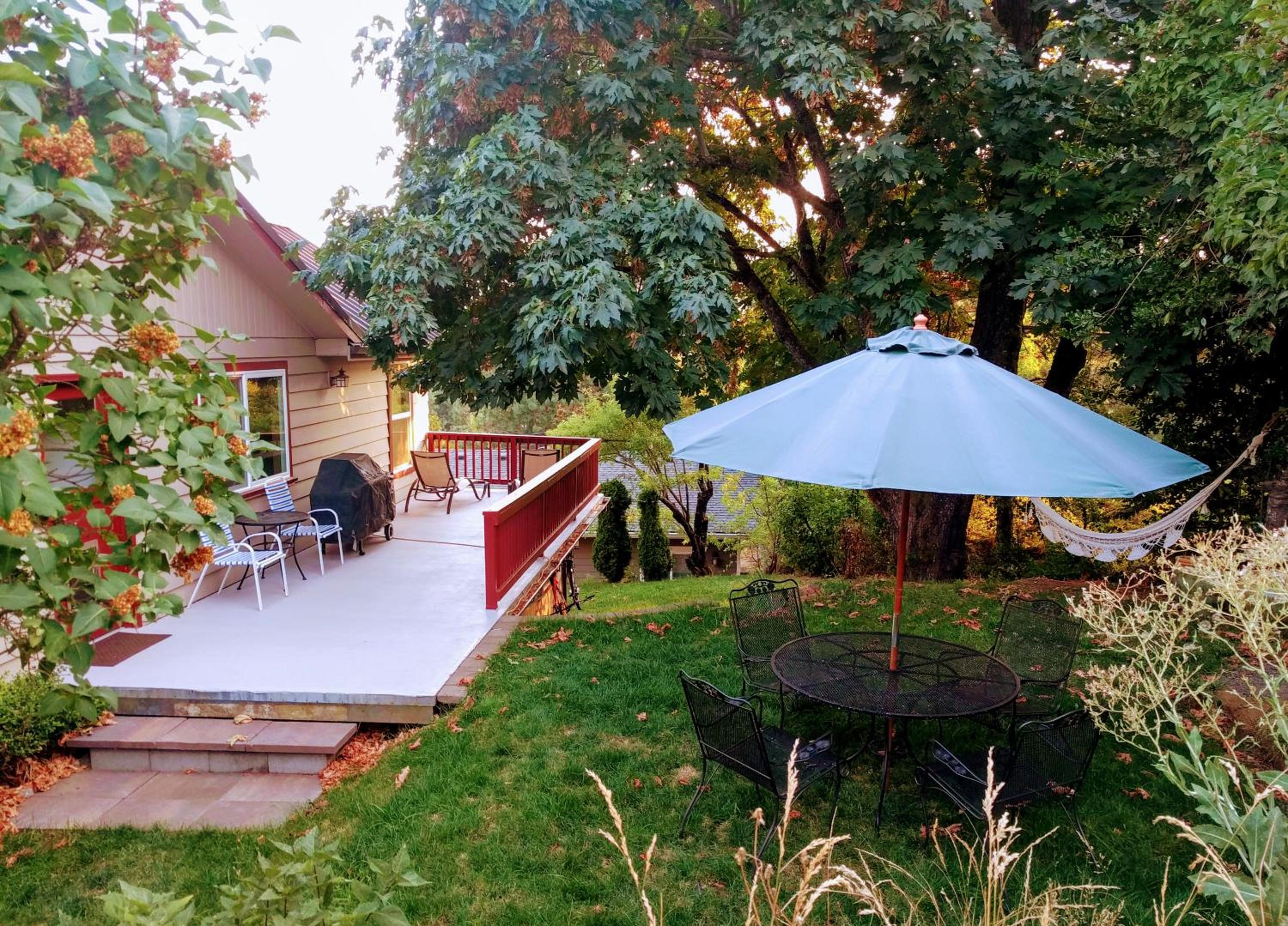 Three-Bedroom House photo 3