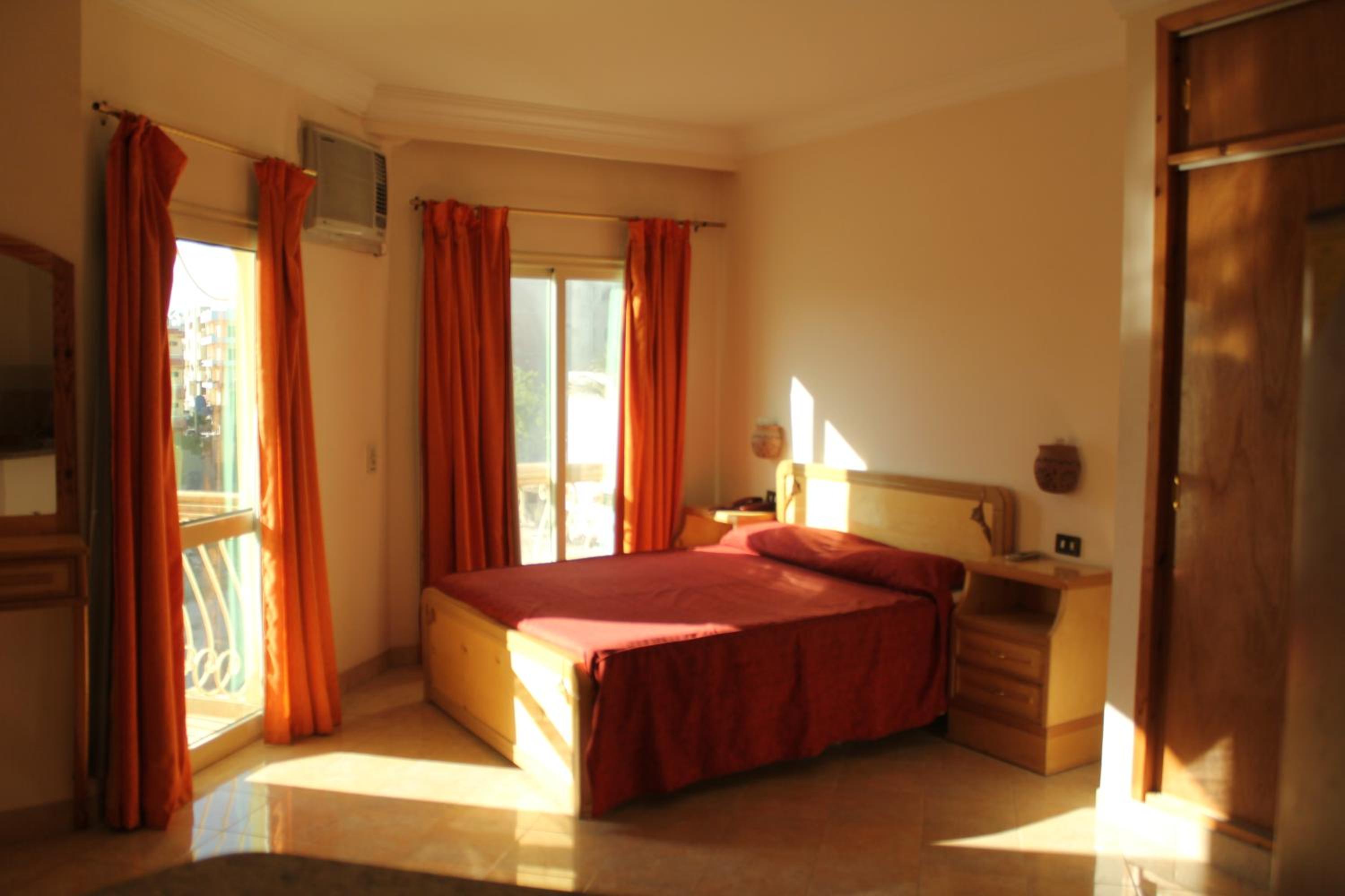 Standard Double Room - Photo 4