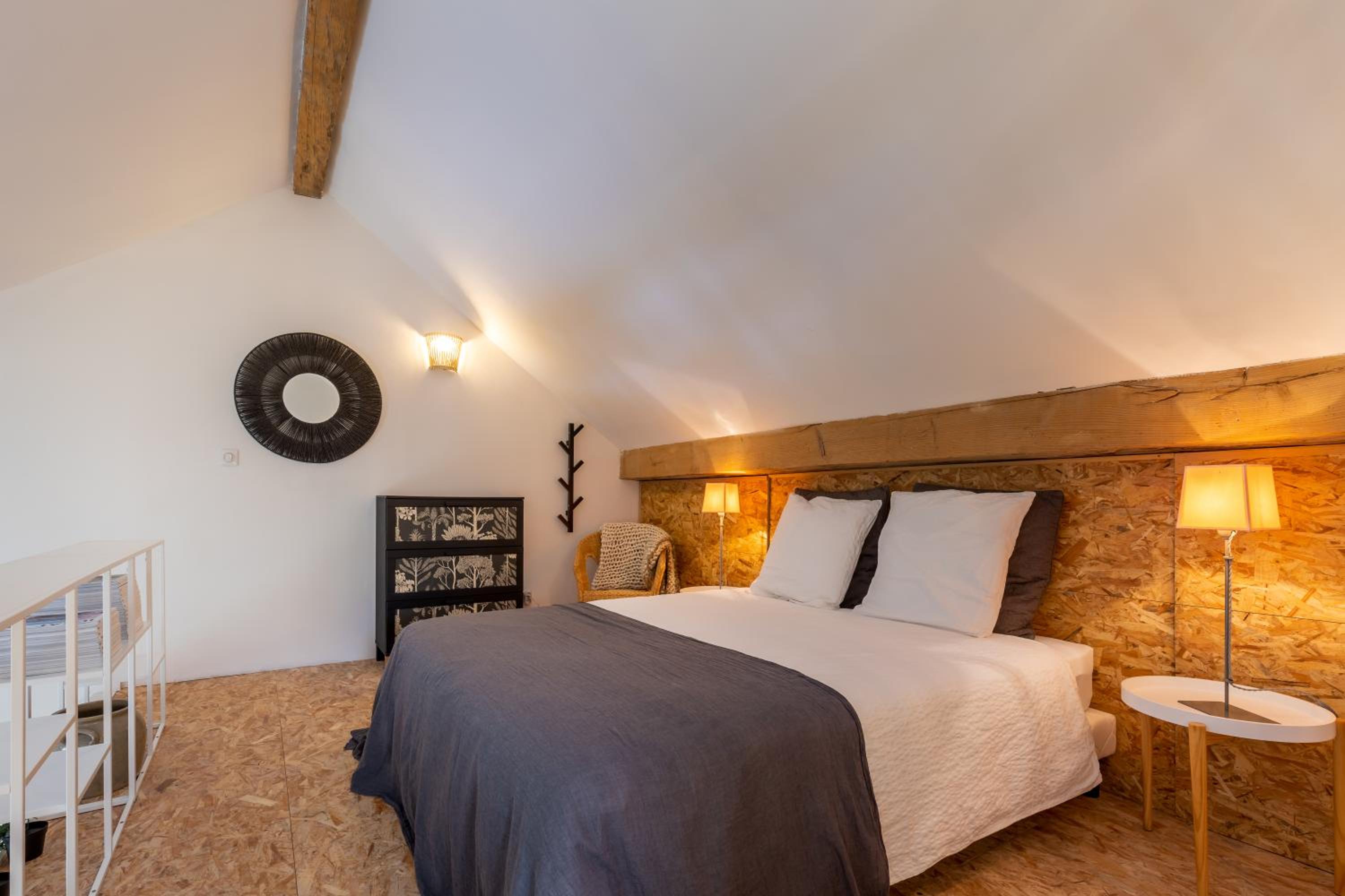 Superior King Room - Photo 3