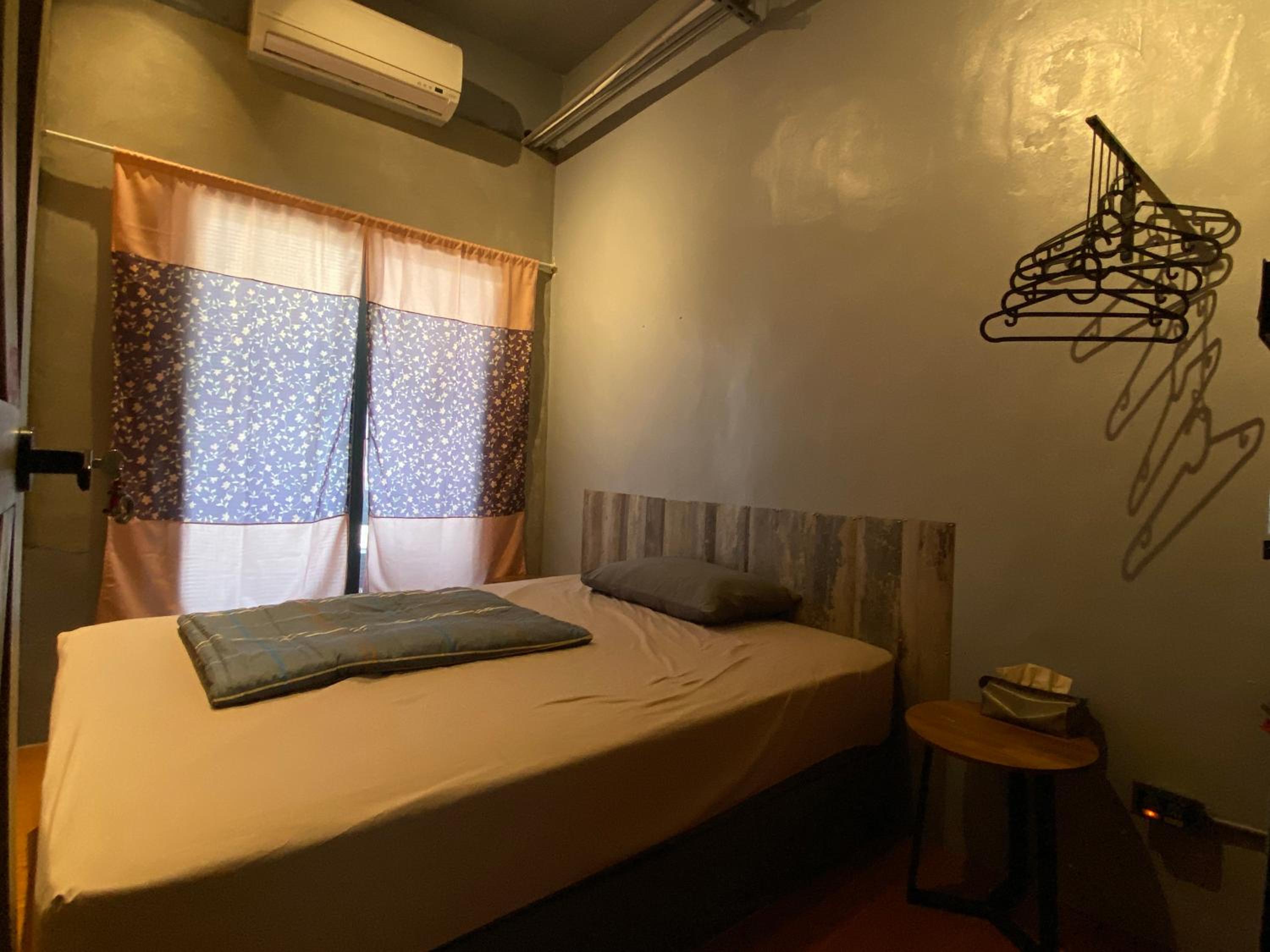 Single Room with Shared Bathroom photo 1