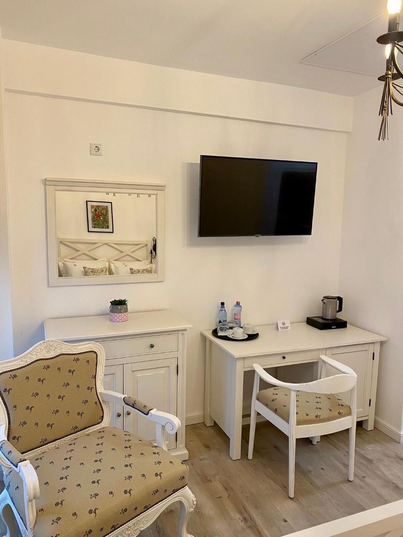 Double Room with Balcony photo 3
