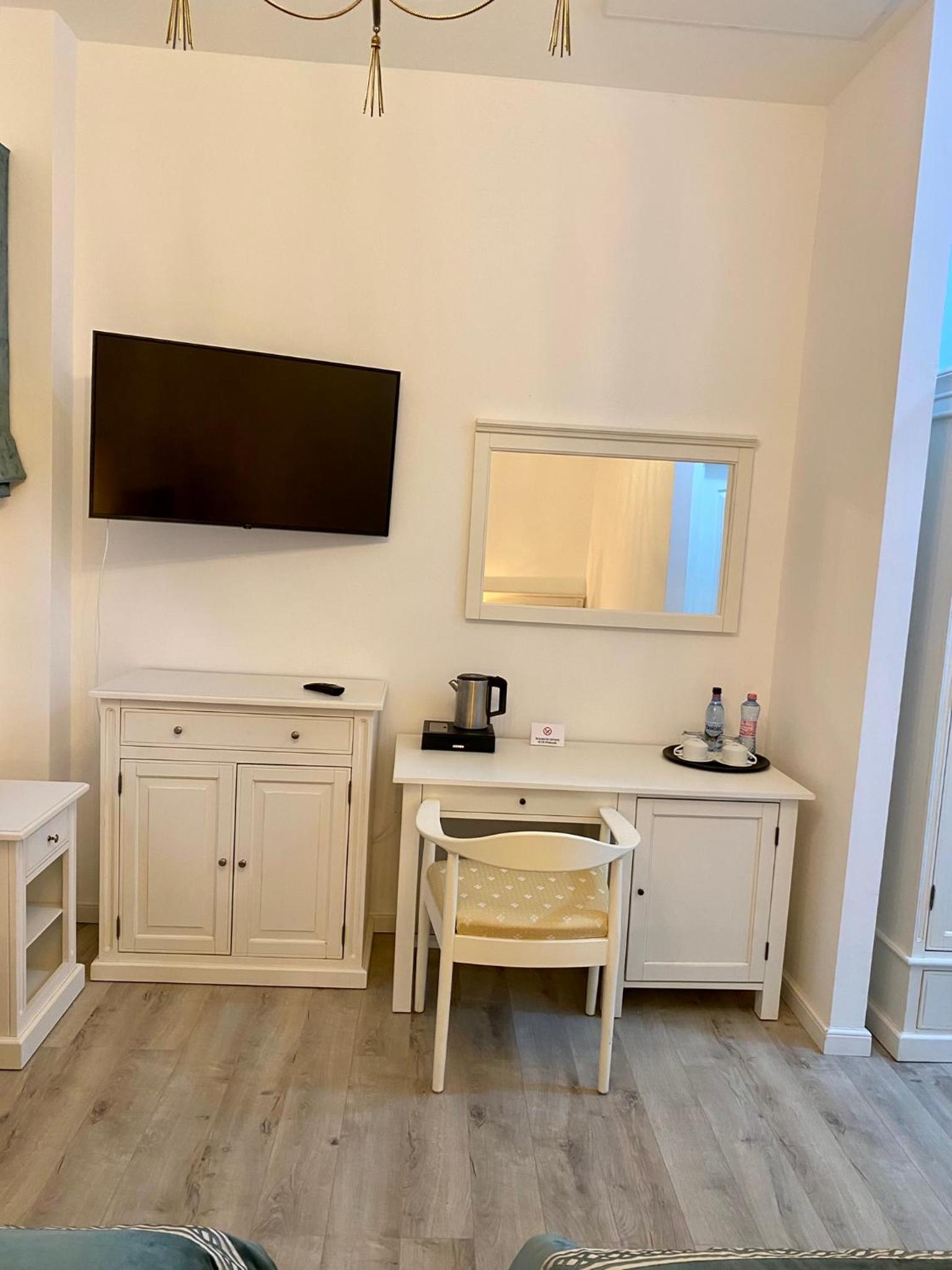 Twin Room - Disability Access photo 3