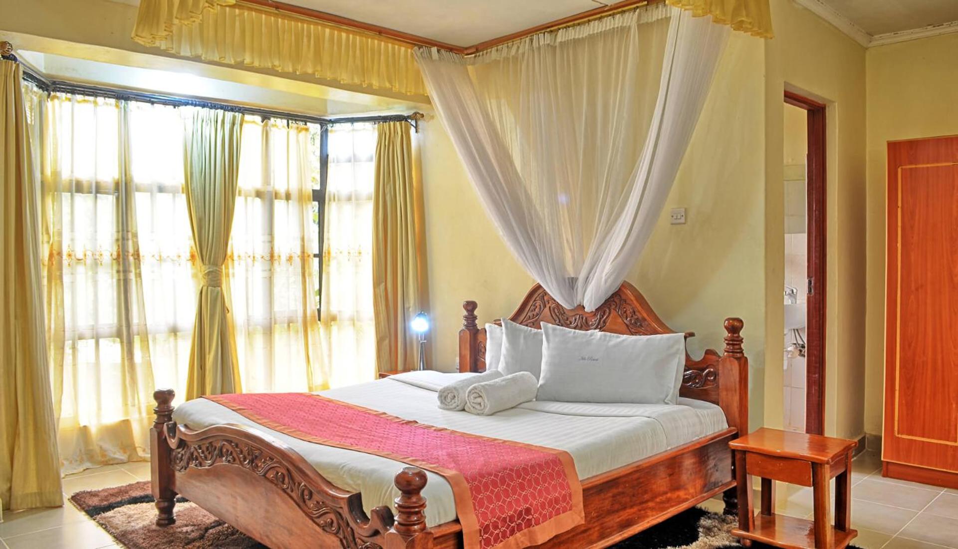 Executive Suite - Photo 2