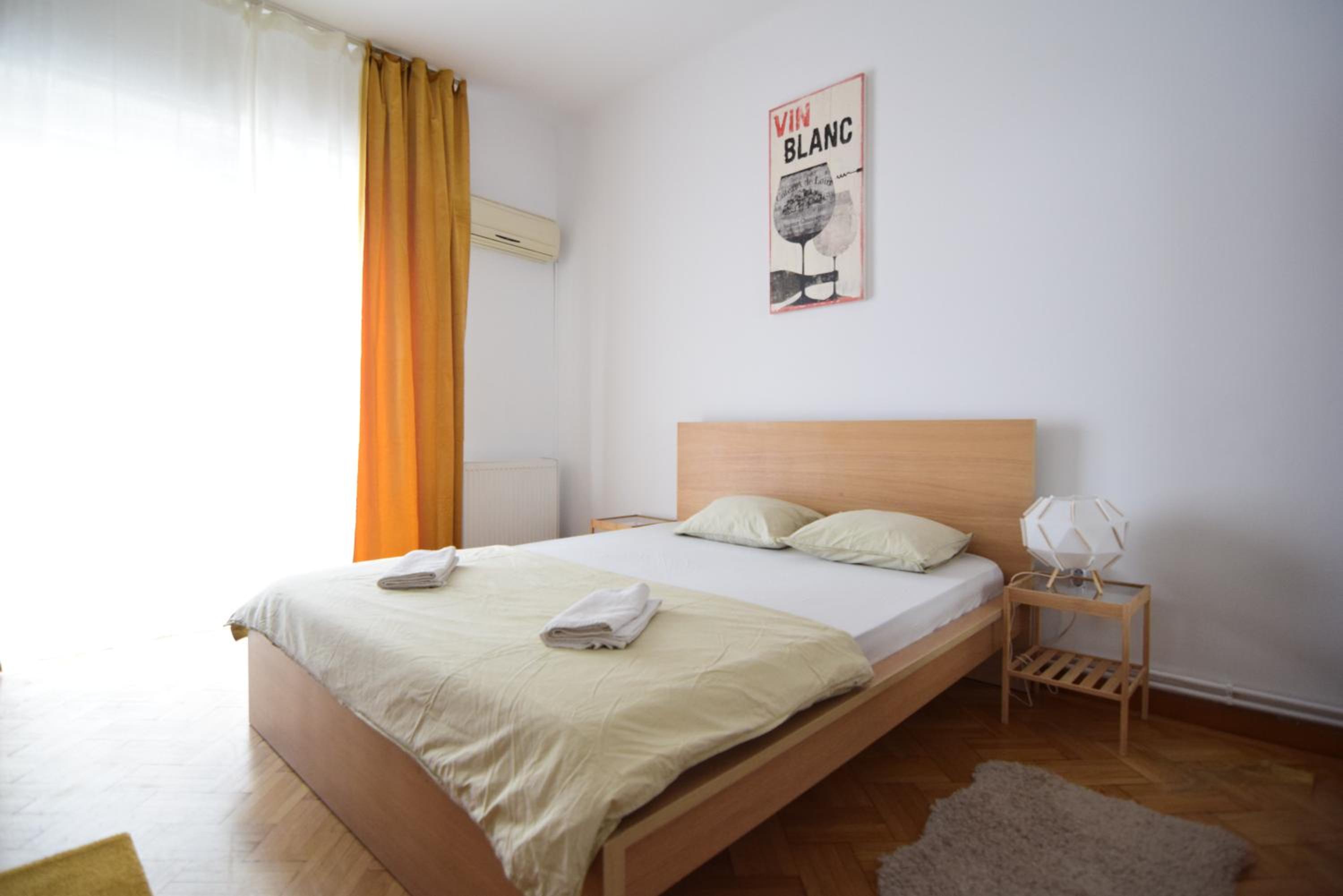 One-Bedroom Apartment - Photo 1