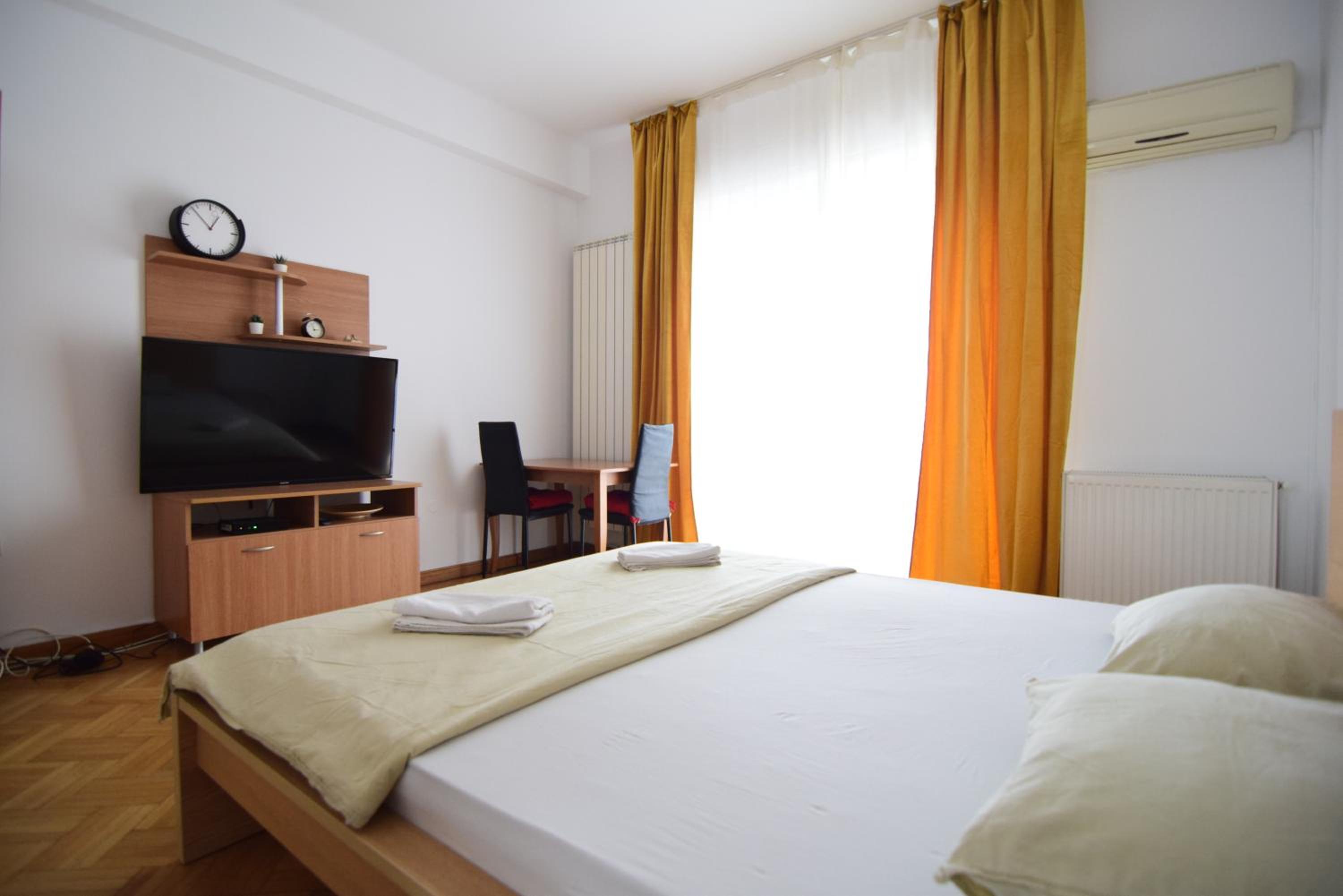 One-Bedroom Apartment - Photo 12