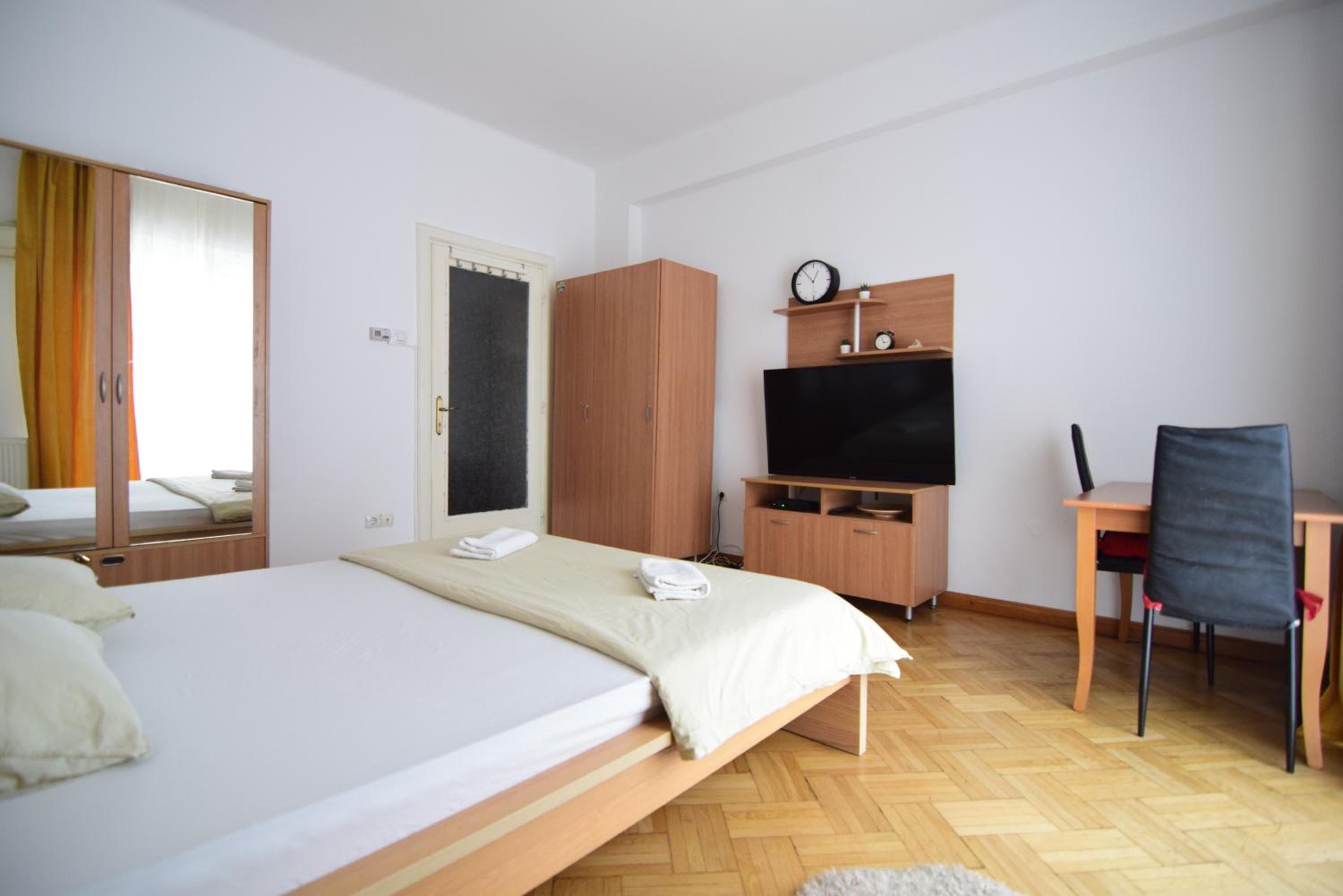 One-Bedroom Apartment - Photo 14