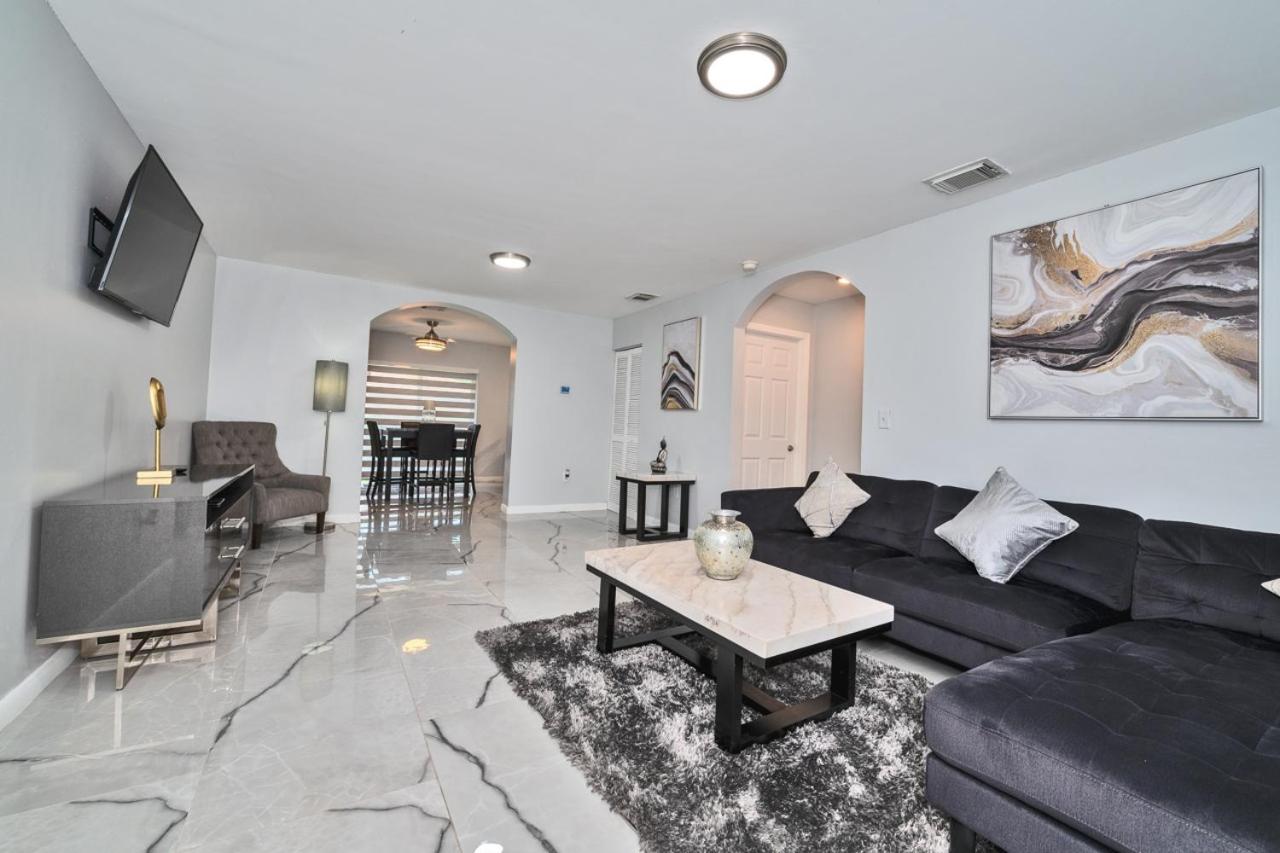 Four-Bedroom House photo 2