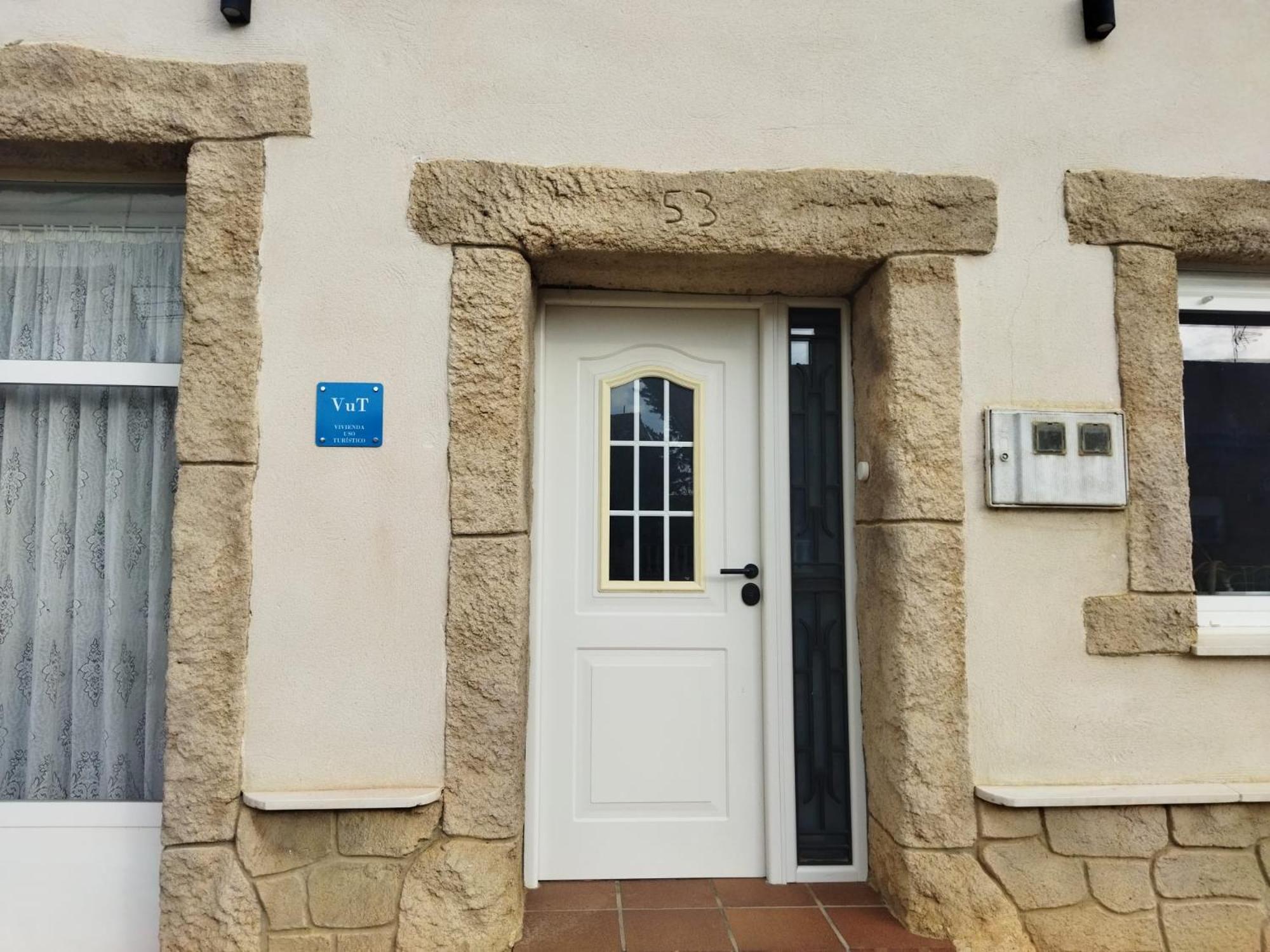 Three-Bedroom House photo 3