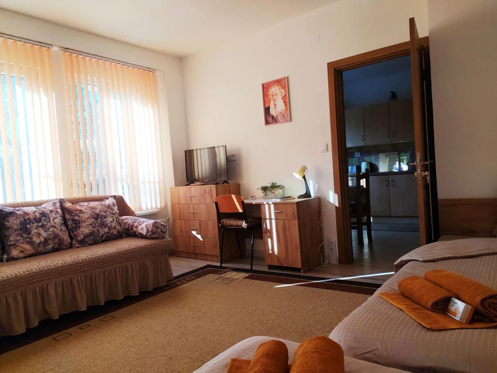 Basic Triple Room photo 3