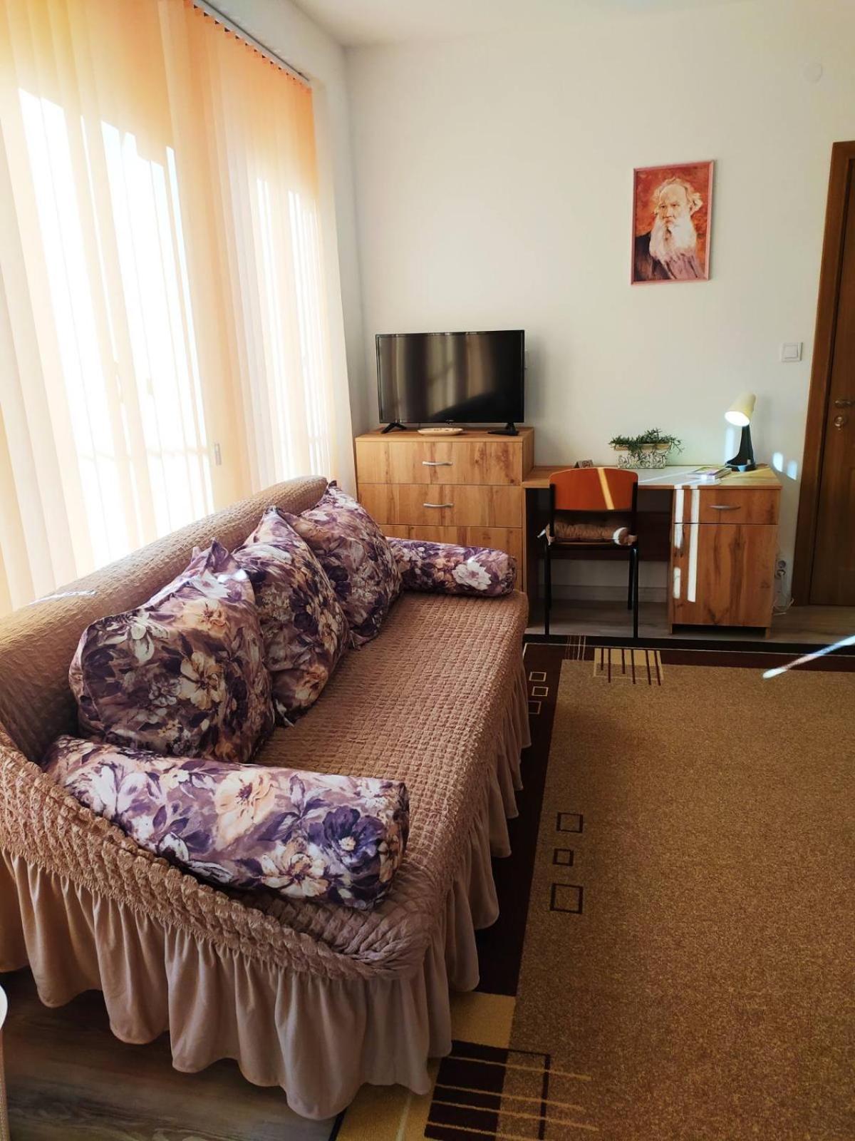 Basic Triple Room photo 2