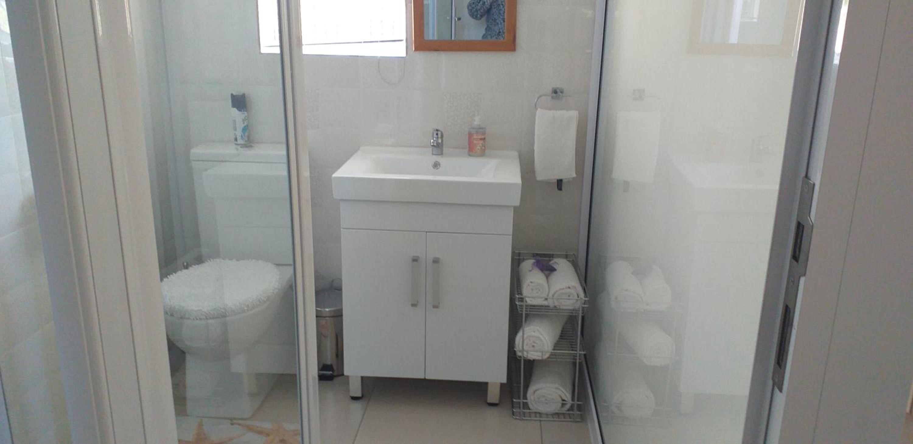 Budget Double Room - Photo 6