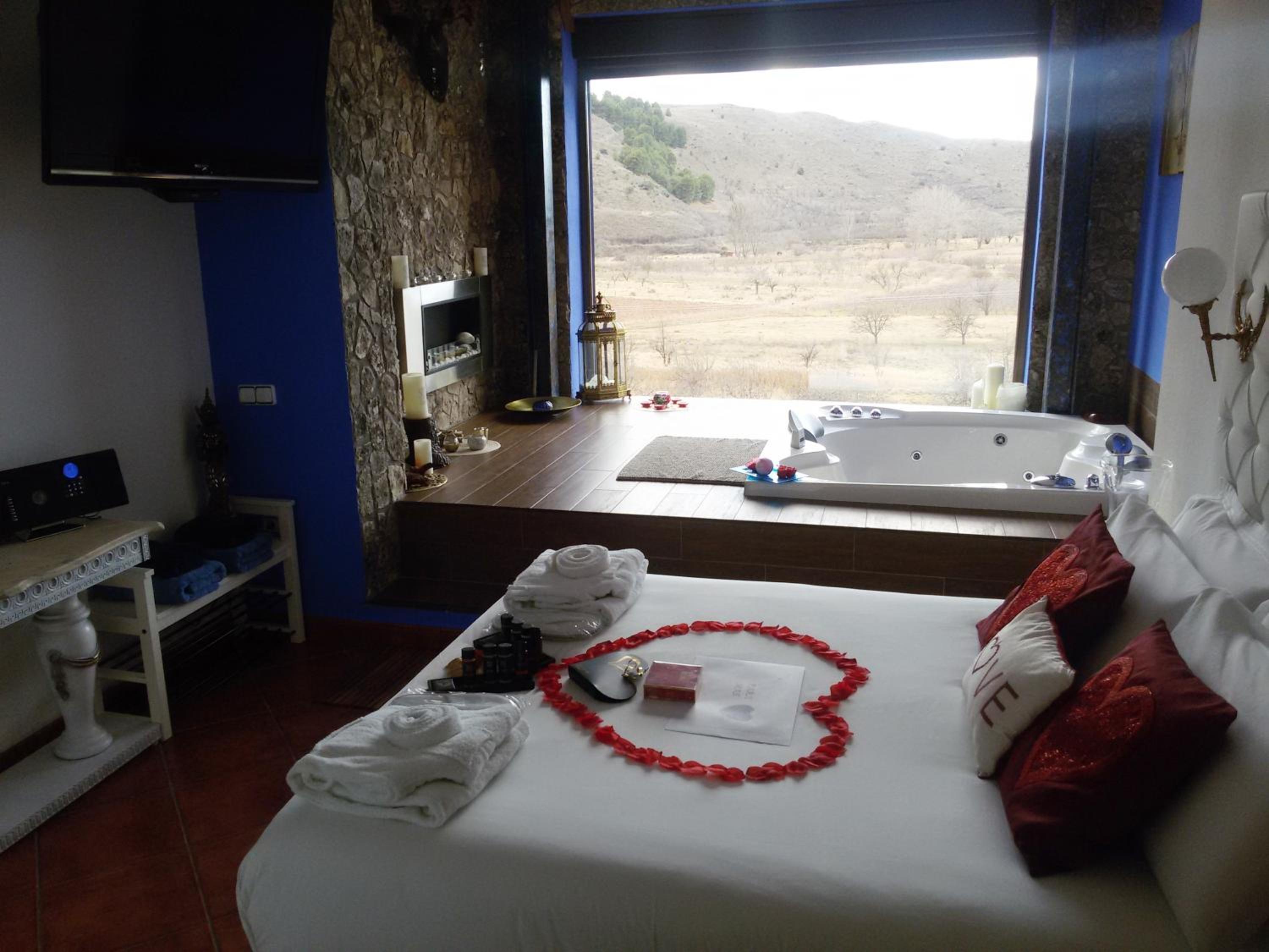Two-Bedroom House (2-6 Adults) - Photo 101