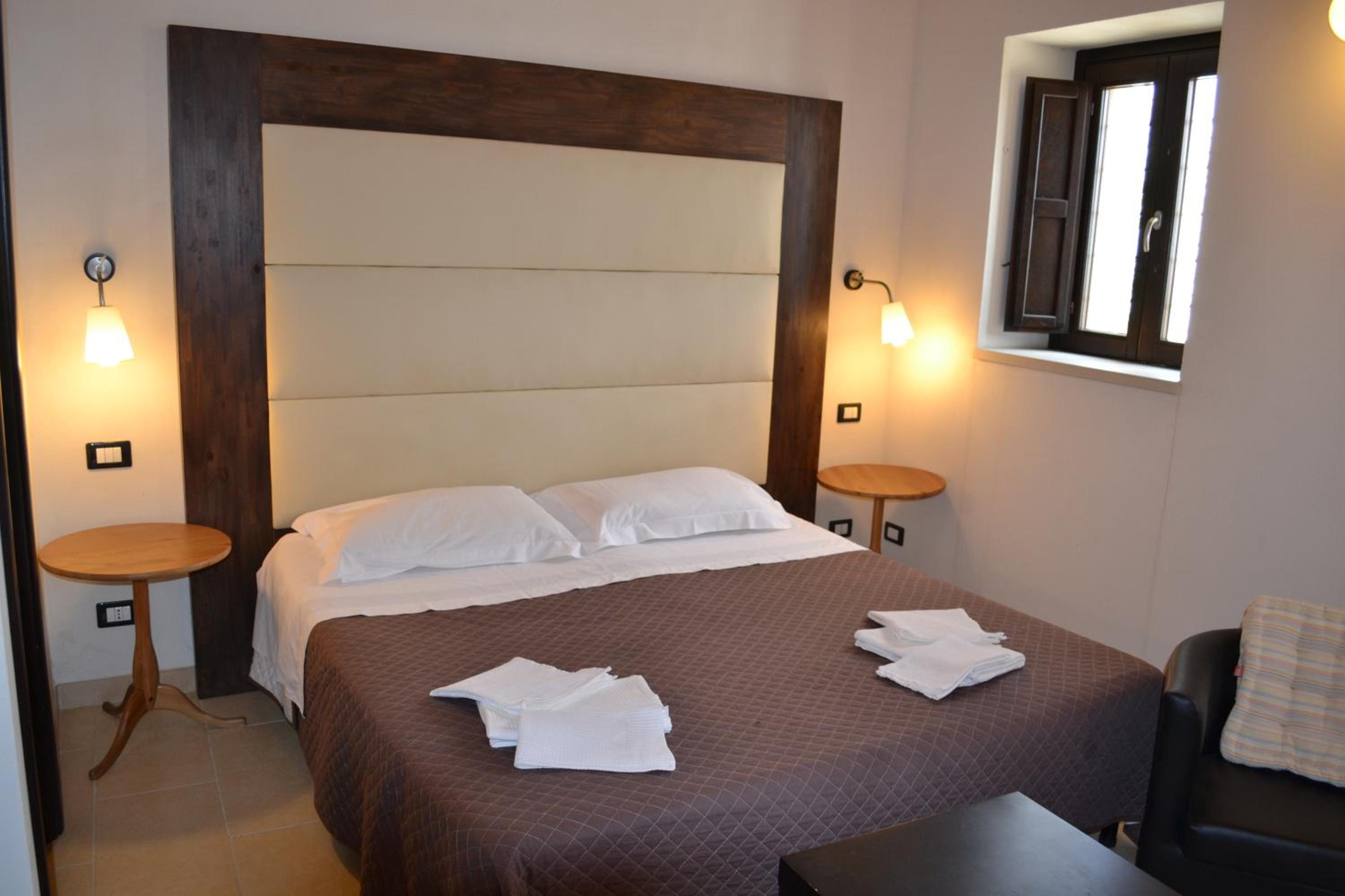 Large Double or Twin Room photo 1