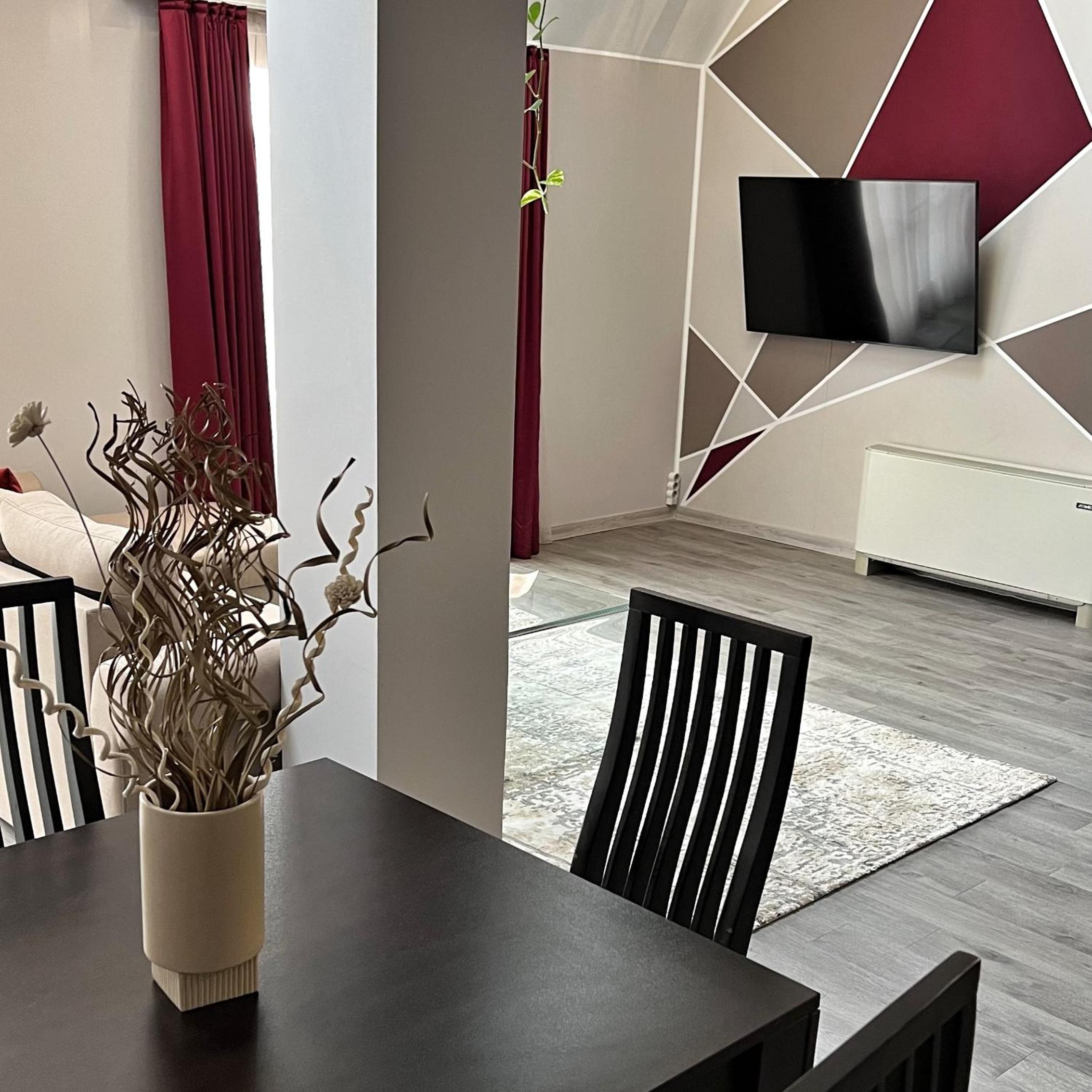 Deluxe Family Suite - Photo 5