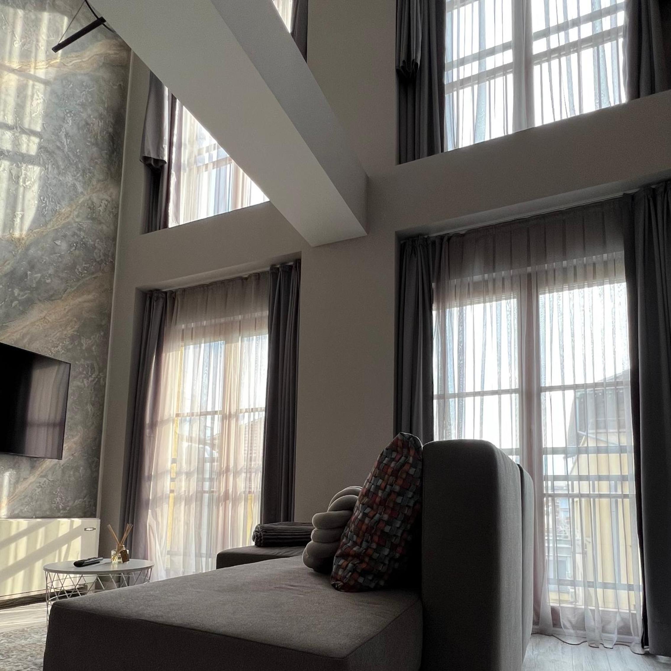 Executive Suite - Photo 8