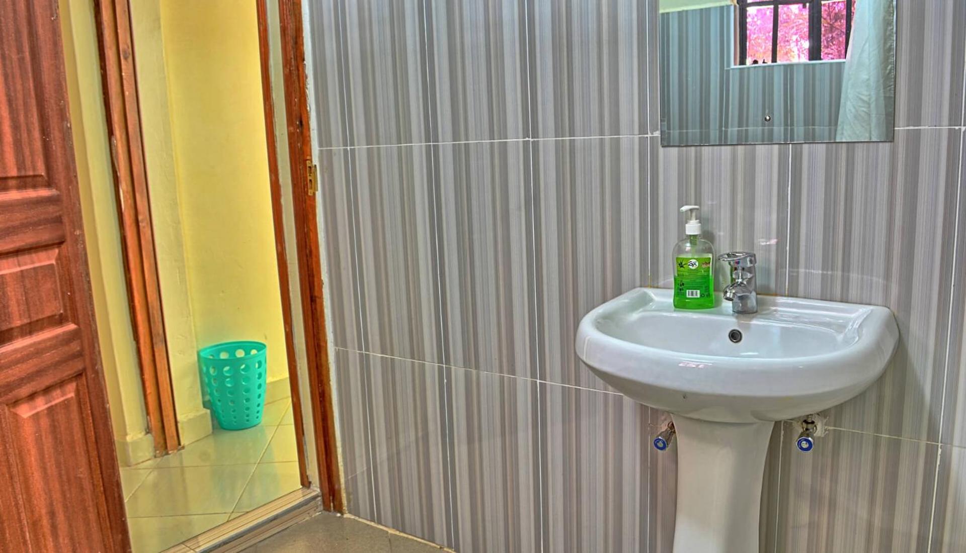 Standard Twin Room - Photo 7