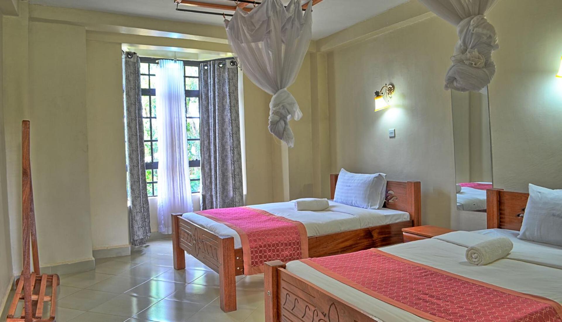 Standard Twin Room - Photo 9