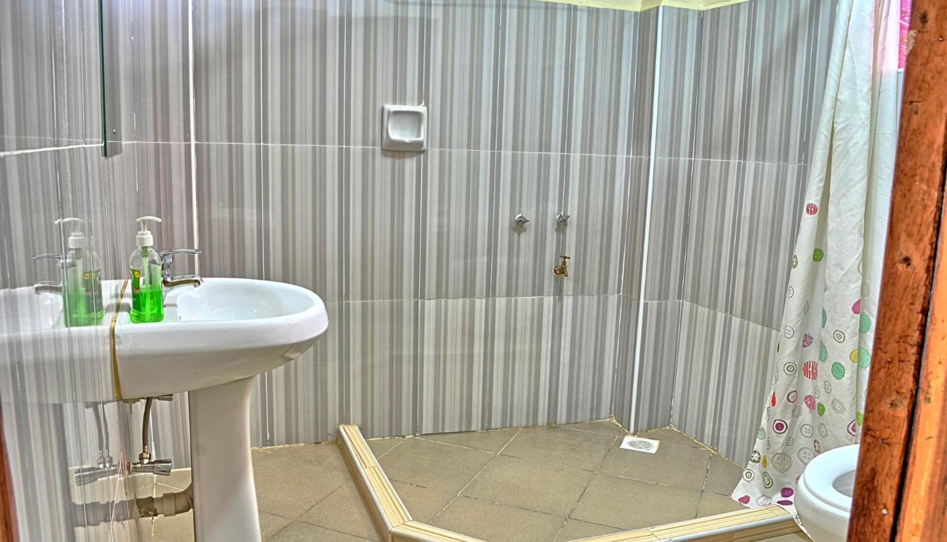 Standard Twin Room - Photo 8