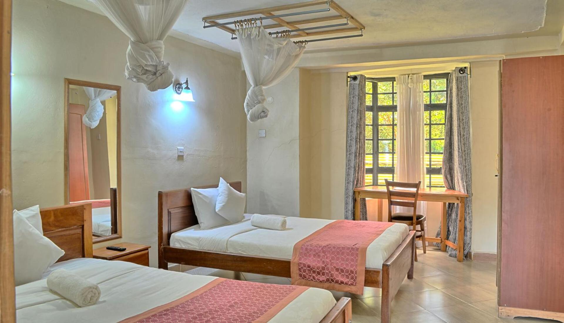 Standard Twin Room - Photo 10