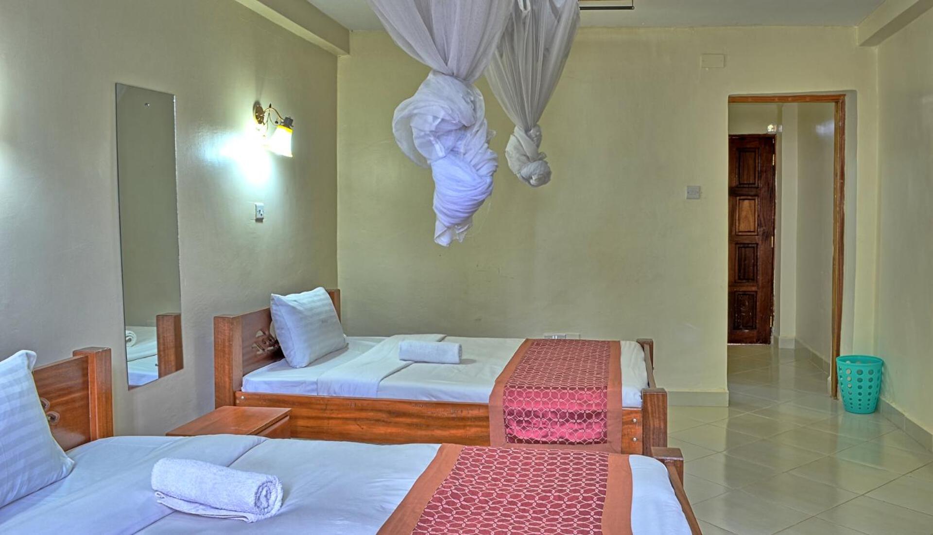 Standard Twin Room - Photo 14