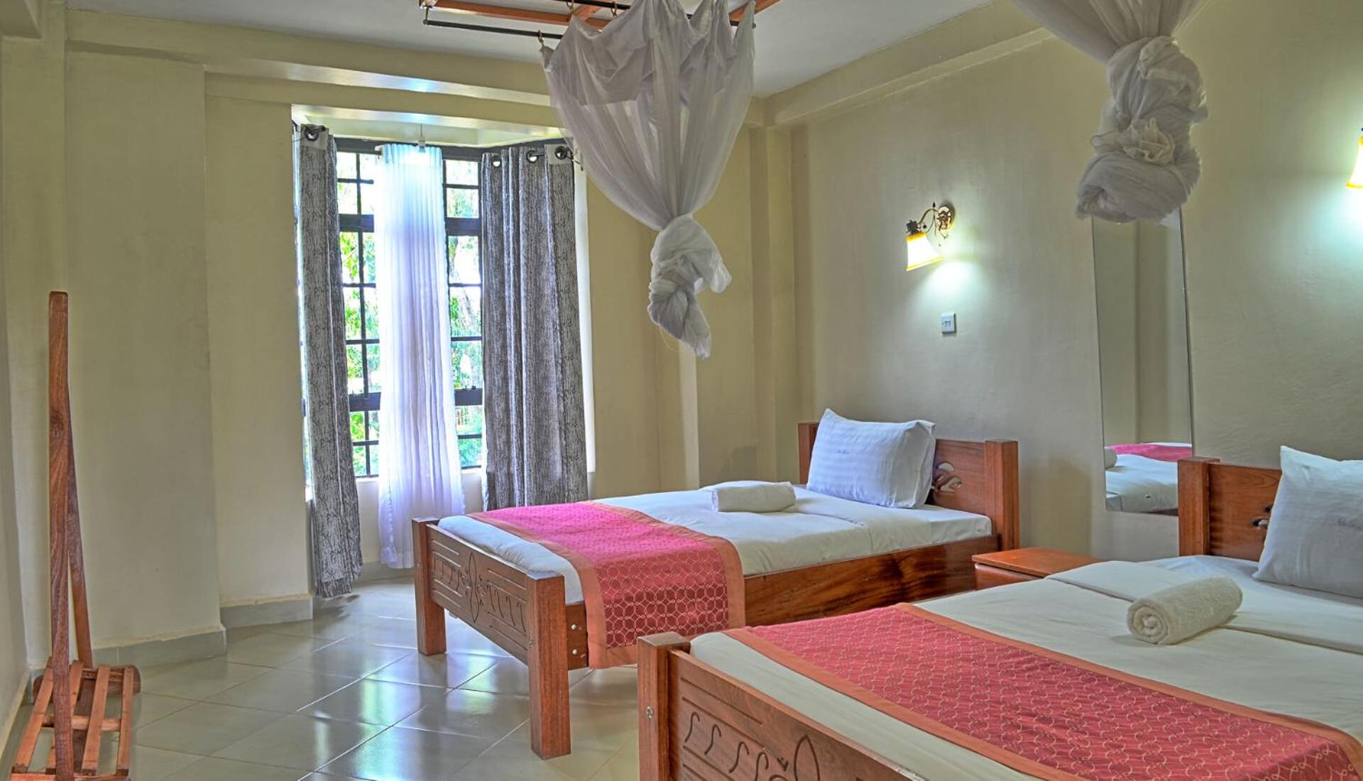 Standard Twin Room - Photo 13