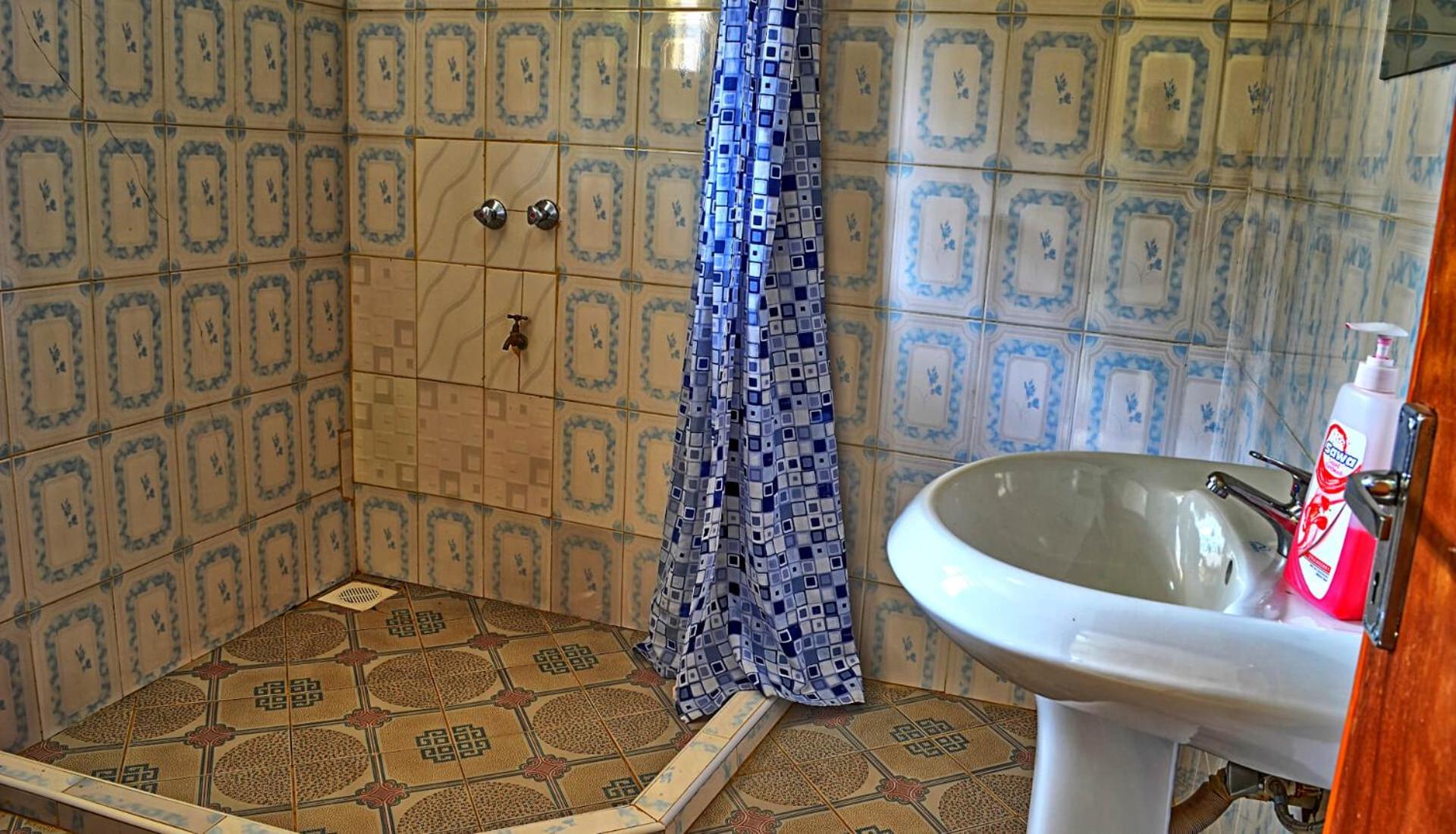 Standard Twin Room - Photo 21
