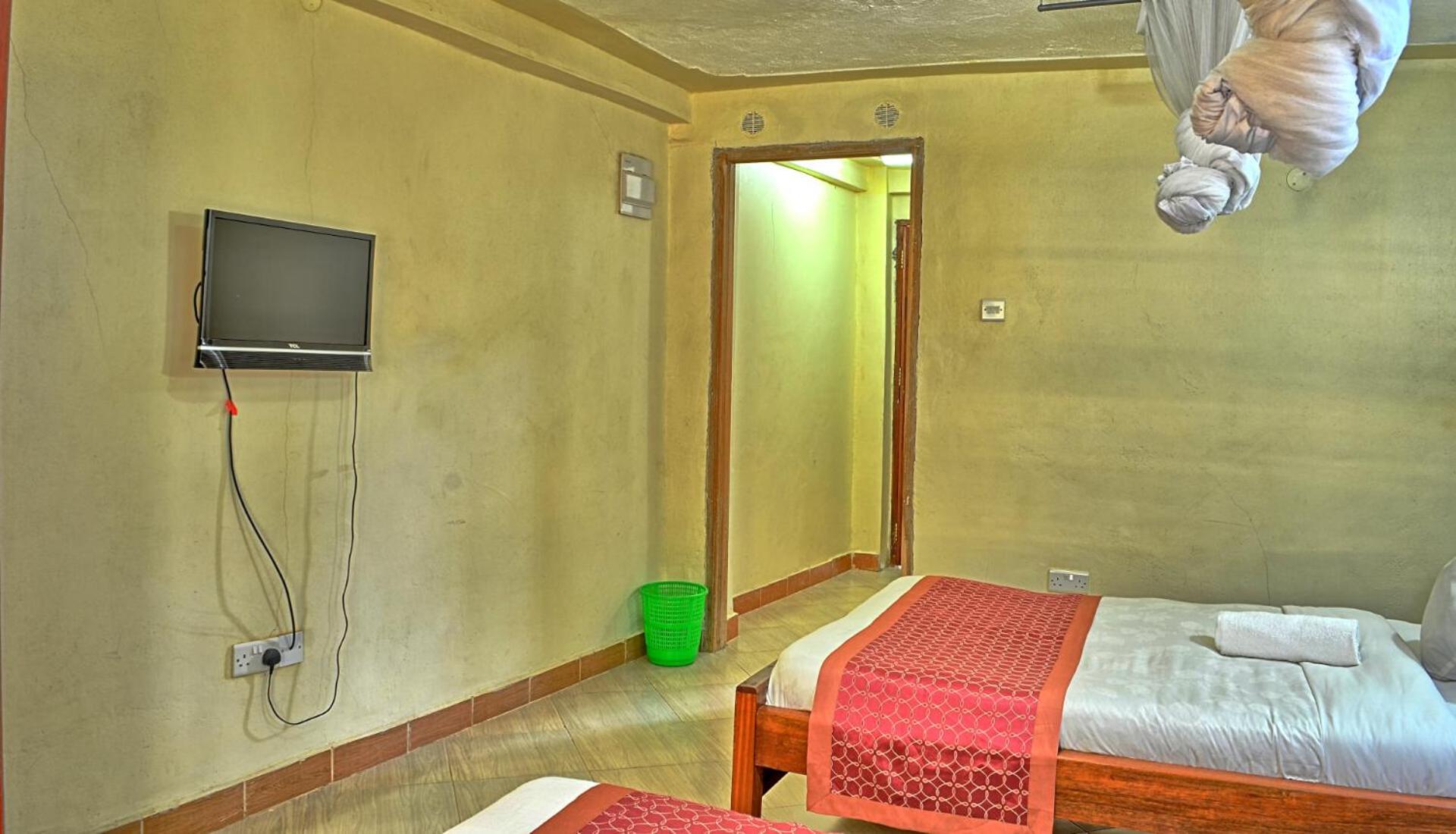 Standard Twin Room - Photo 15