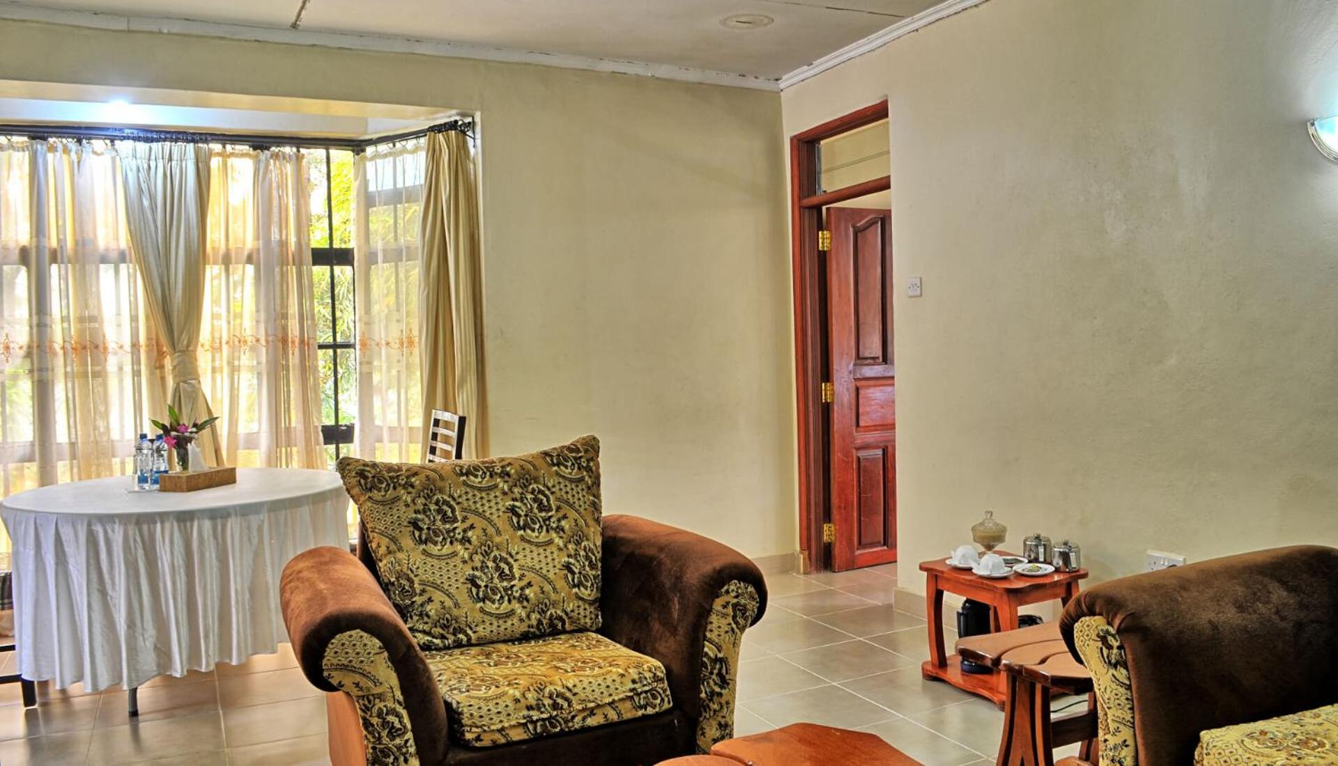 Executive Suite - Photo 3