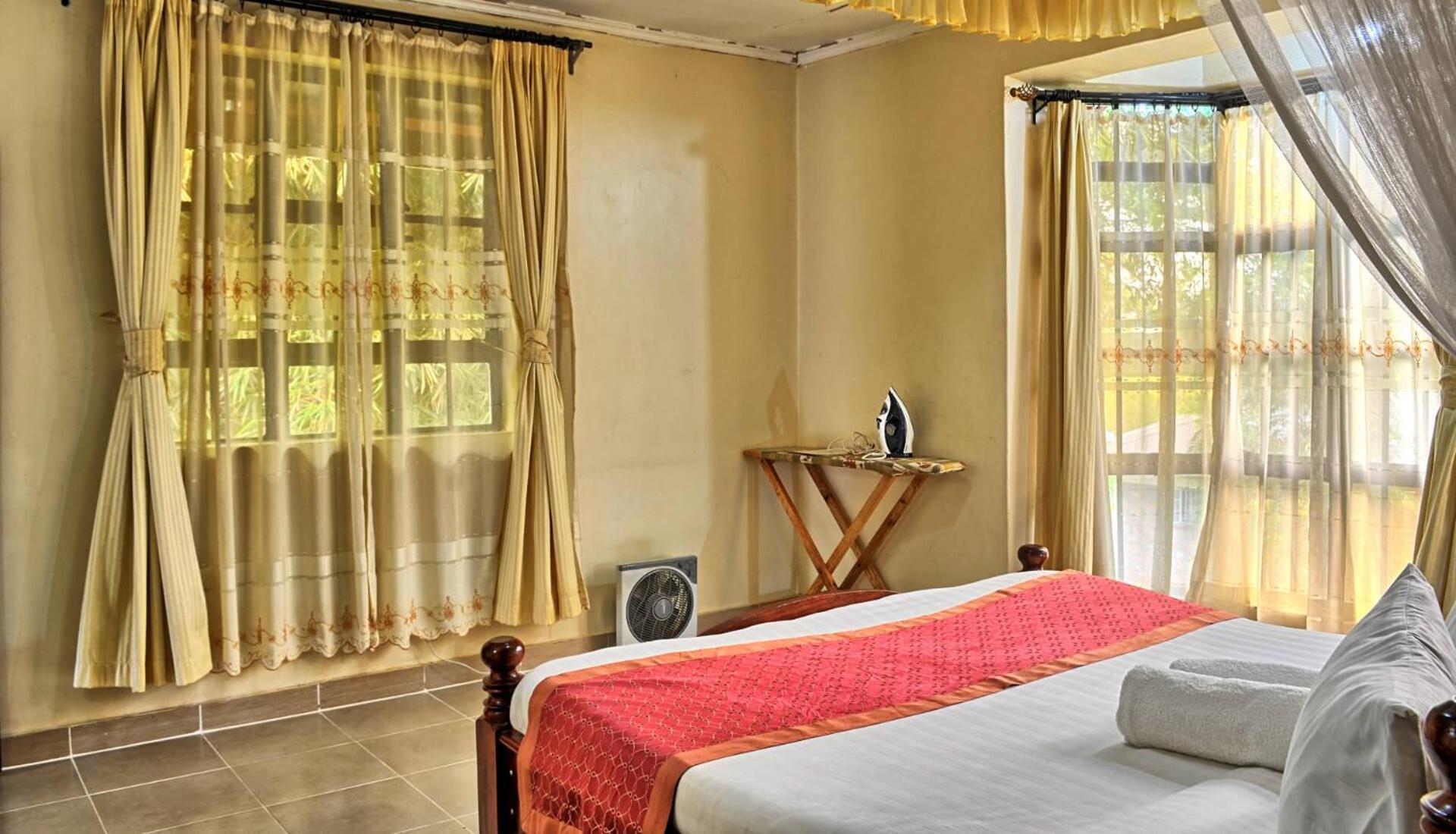 Executive Suite - Photo 1