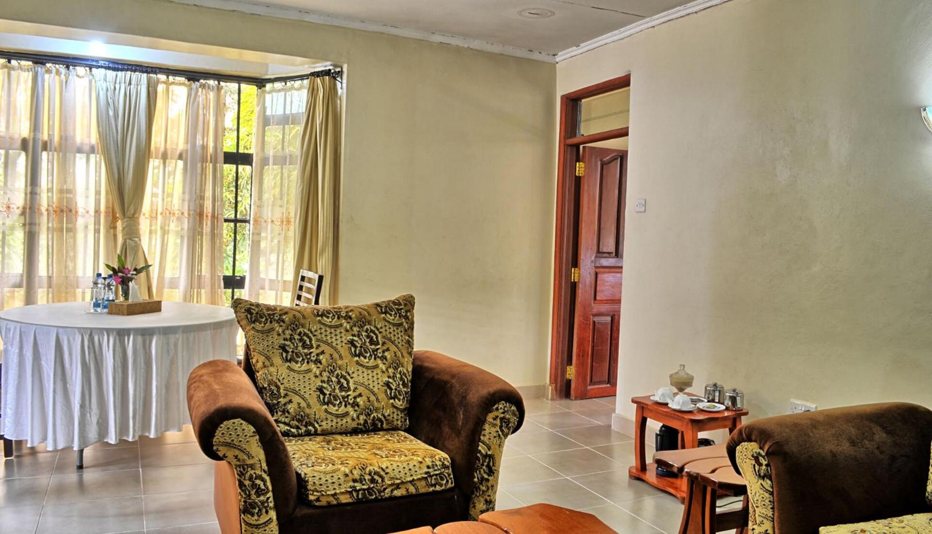 Executive Suite - Photo 8