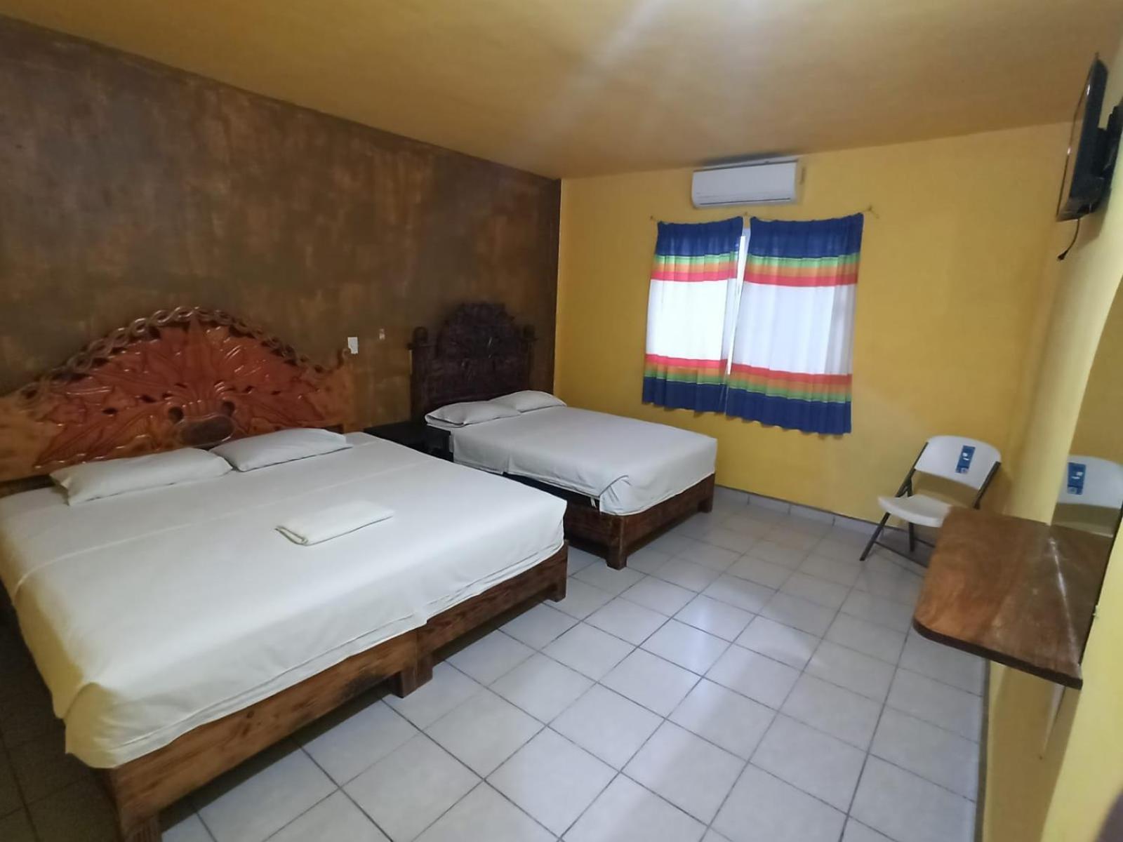 Quadruple Room with Private Bathroom photo 2