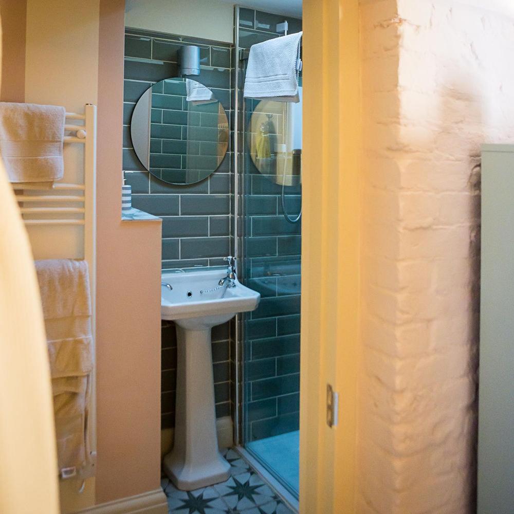 Deluxe Double Room With Shower