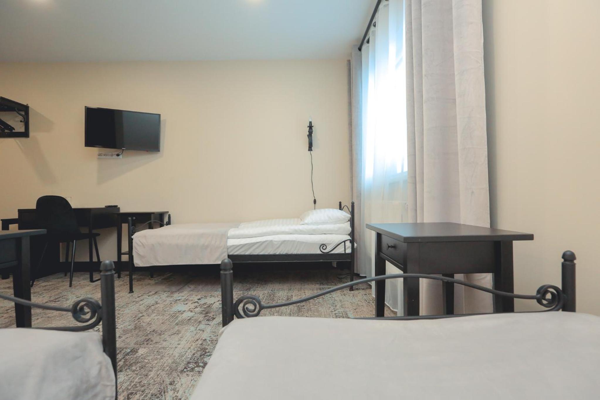 Quadruple Room - Photo 5