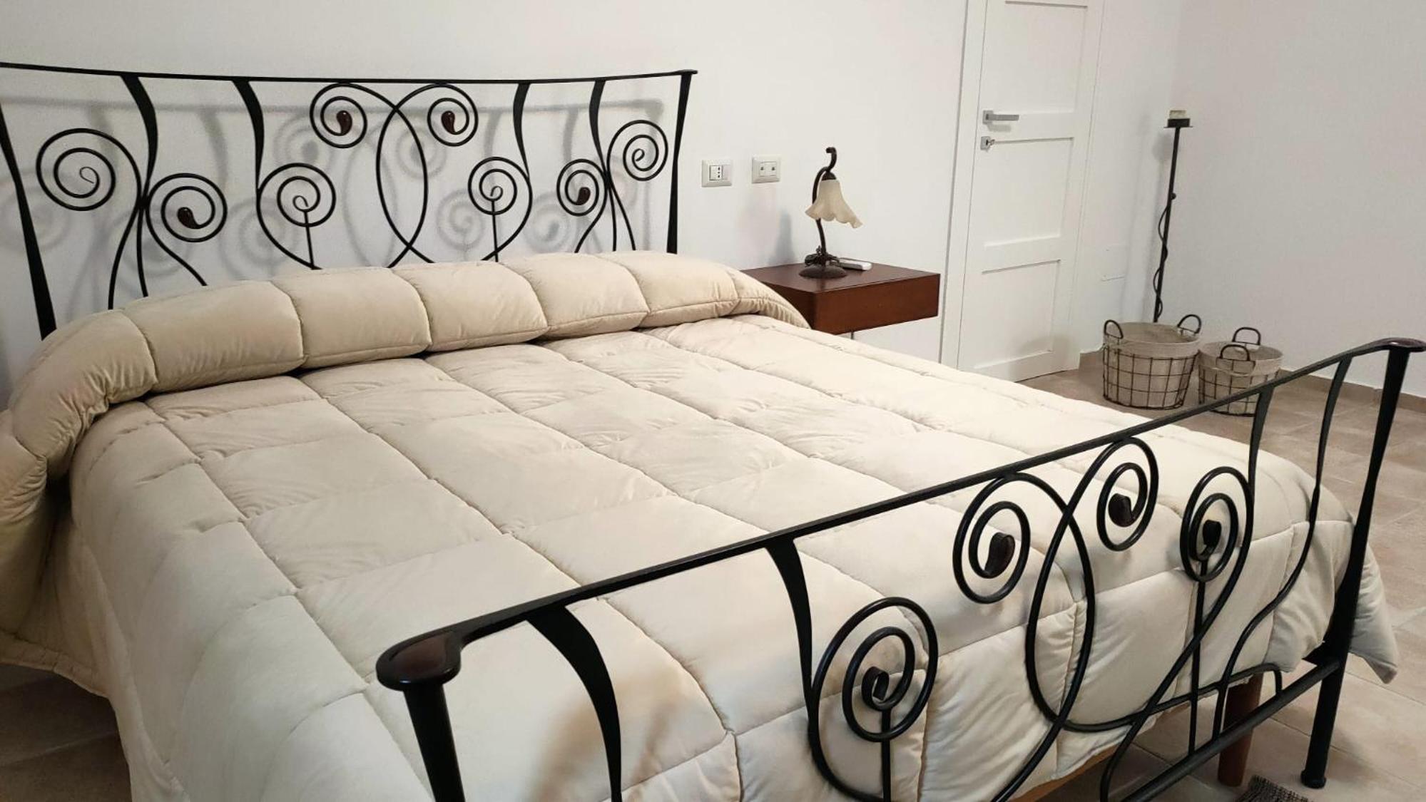 Large Double Room - Photo 6