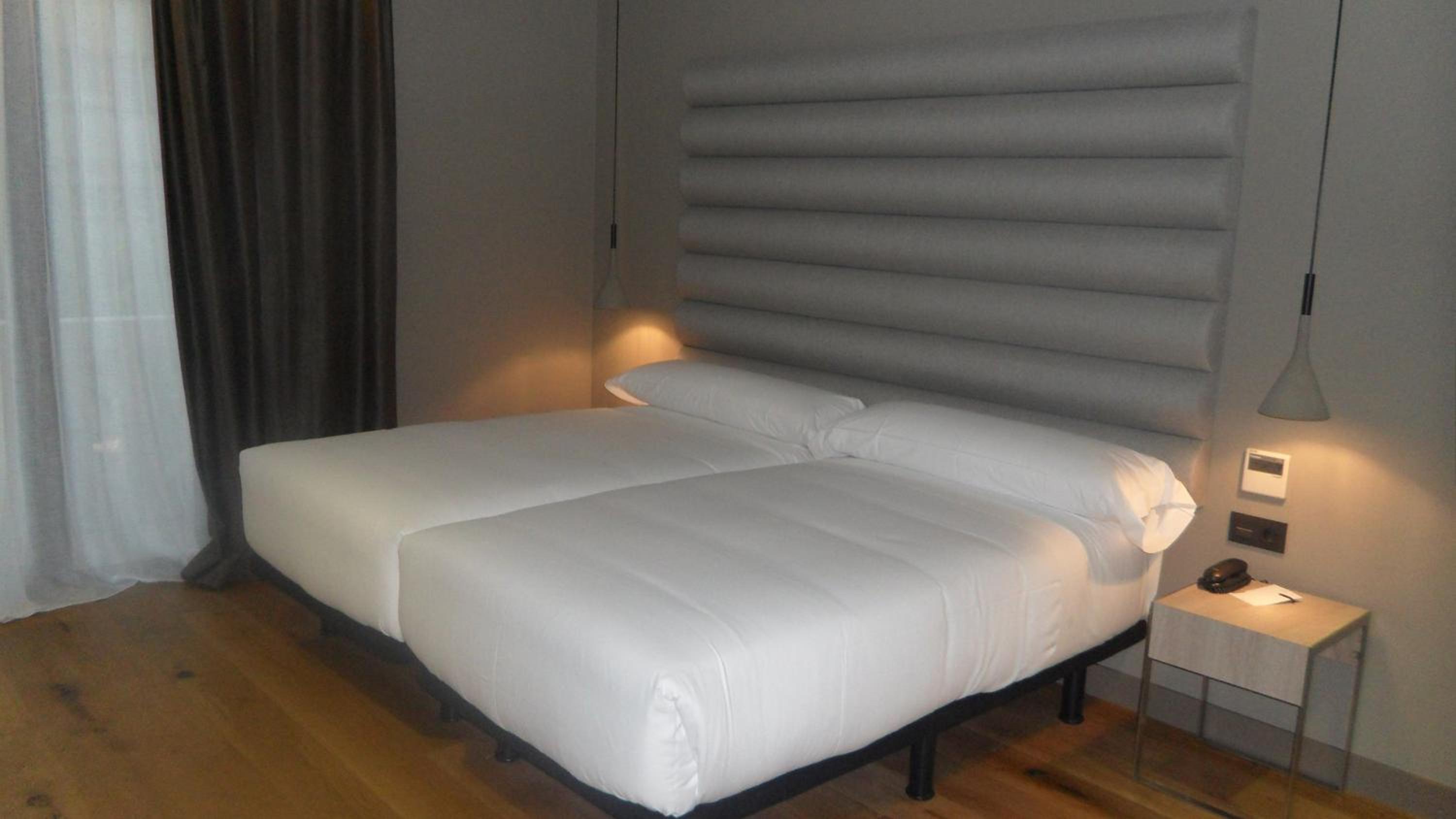 Double or Twin Room - Photo 5
