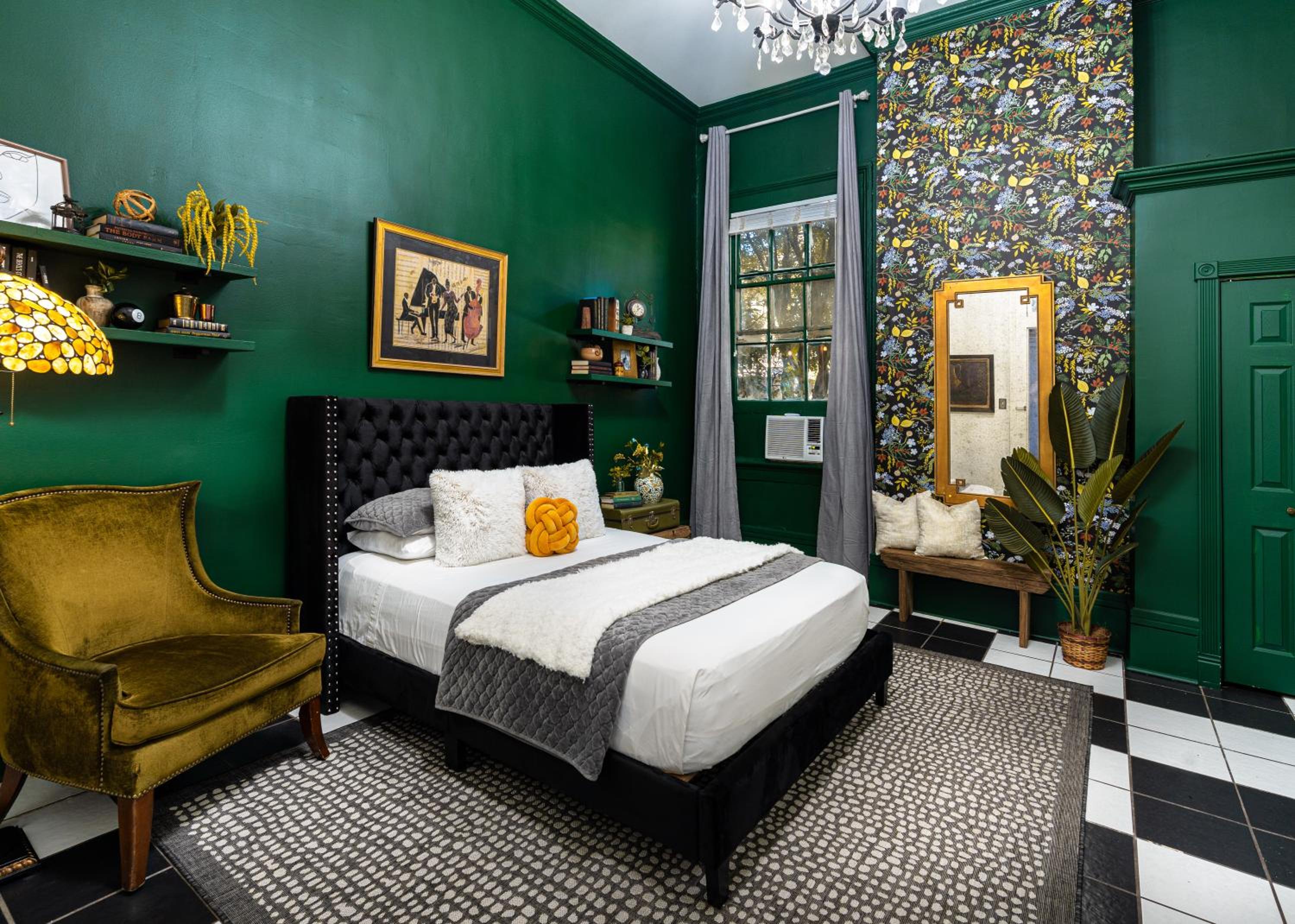 #2 Queen Suite - Photo 13