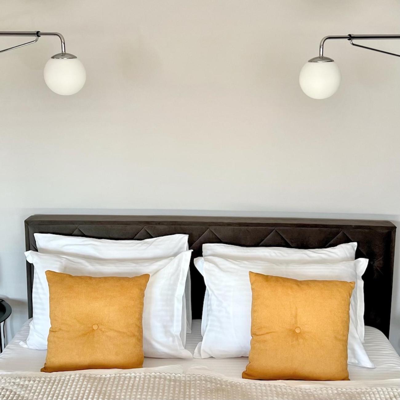 Deluxe Family Suite - Photo 21